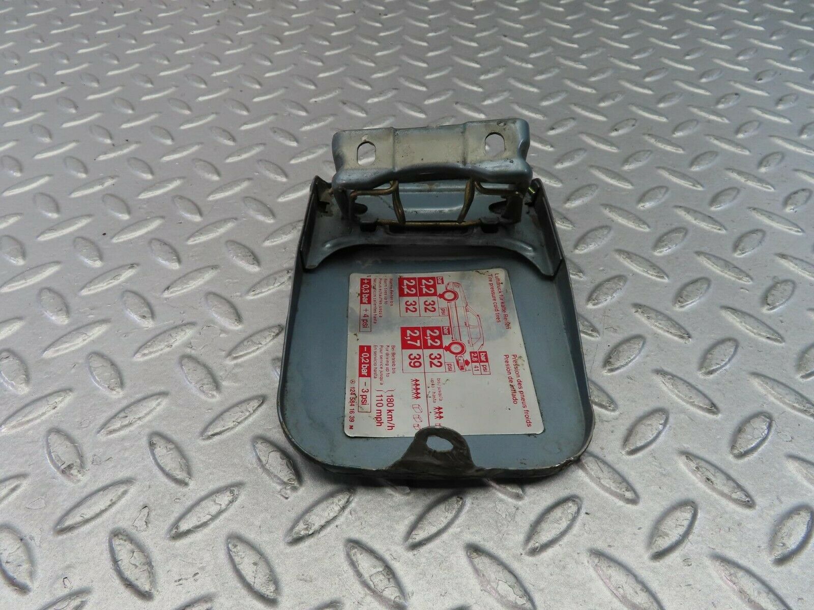 9323 Mercedes-Benz C124 300CE Coupe Fuel Tank Flap Cap 1245841639