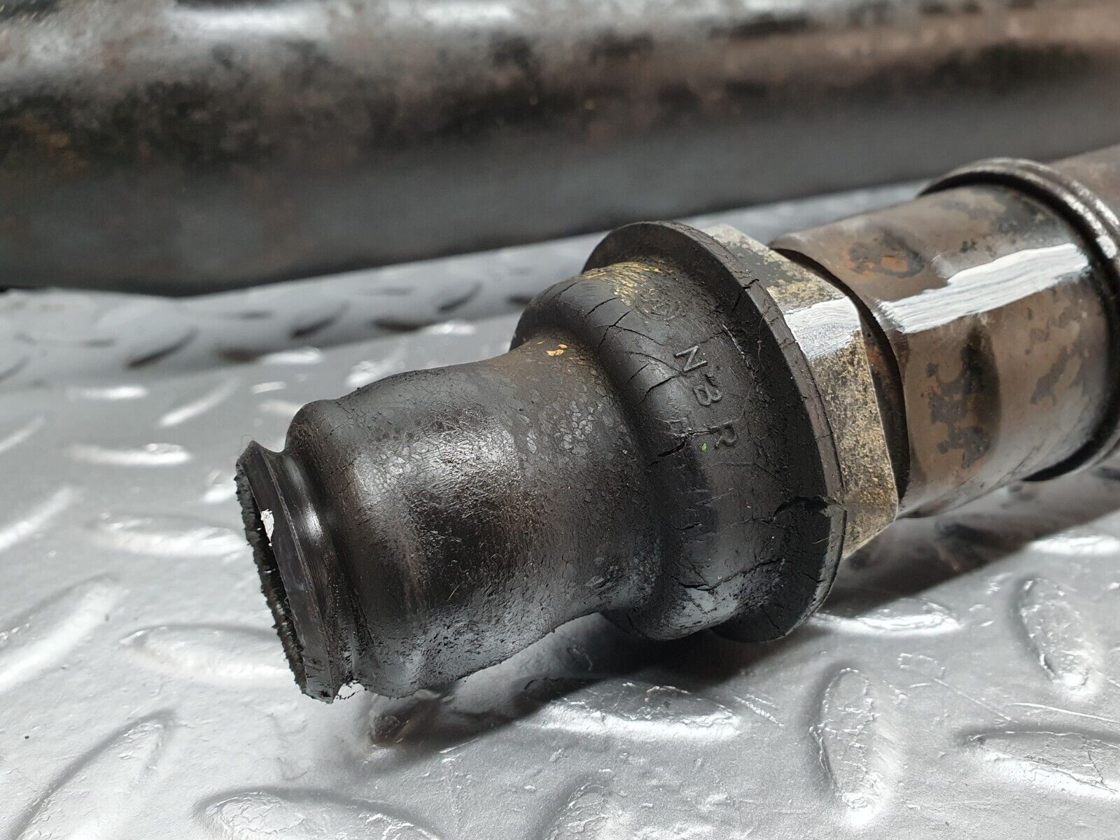 40844 Mercedes-Benz W123 300D Cardan Shaft Prop Shaft 1234110015 1234100981