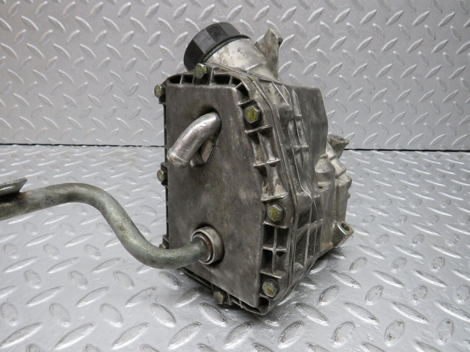 38169 Mercedes-Benz A124 320E Cabriolet Oil Filter Housing 1041840608