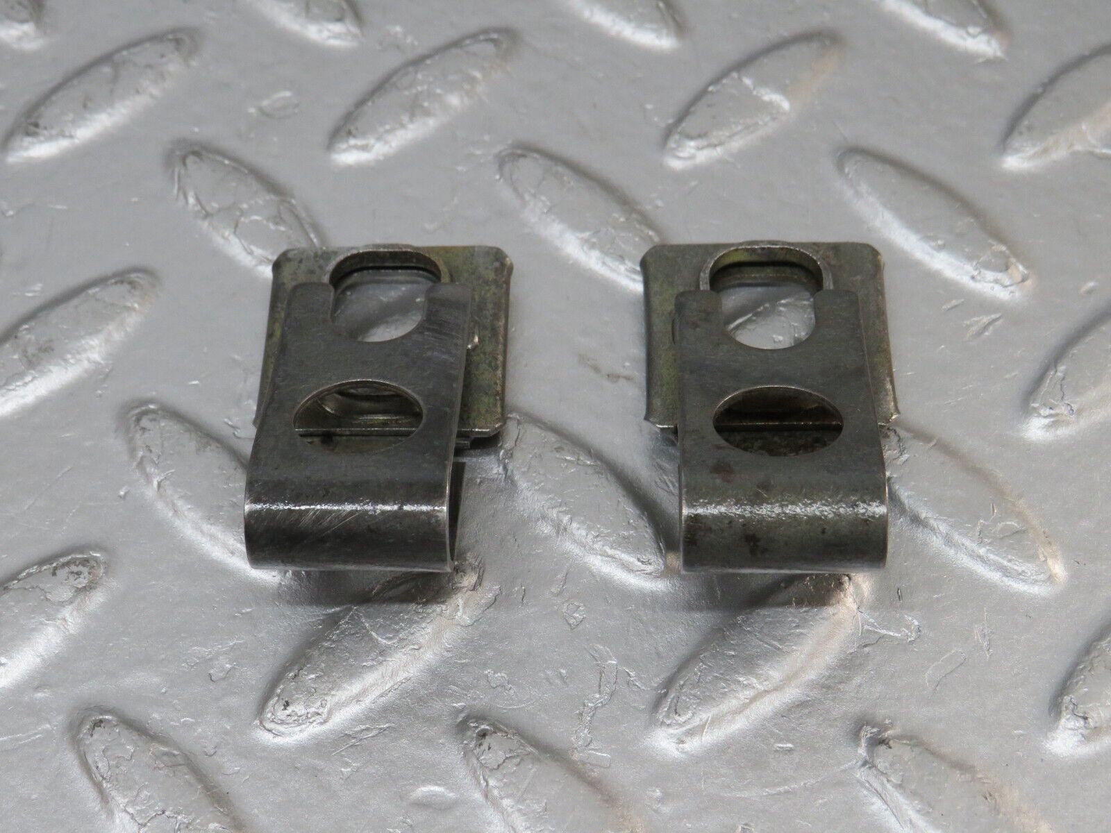 34480 Mercedes-Benz C126 380SEC Coupe Fuel Injector Bracket