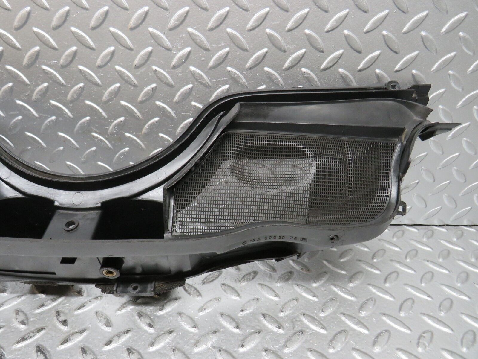 28943 Mercedes-Benz C124 320CE Coupe Wiper Arm Grill Cover Panel 1246203078