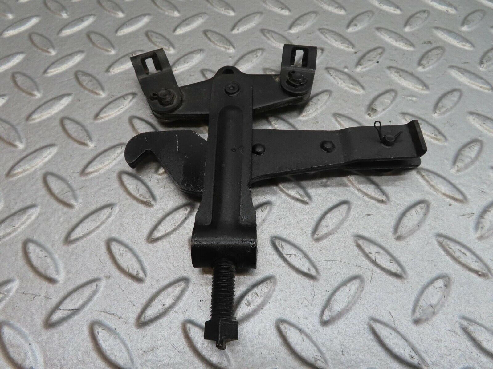 13883 Mercedes-Benz C107 280SLC Handbrake Adjusting Handbrake Regulator