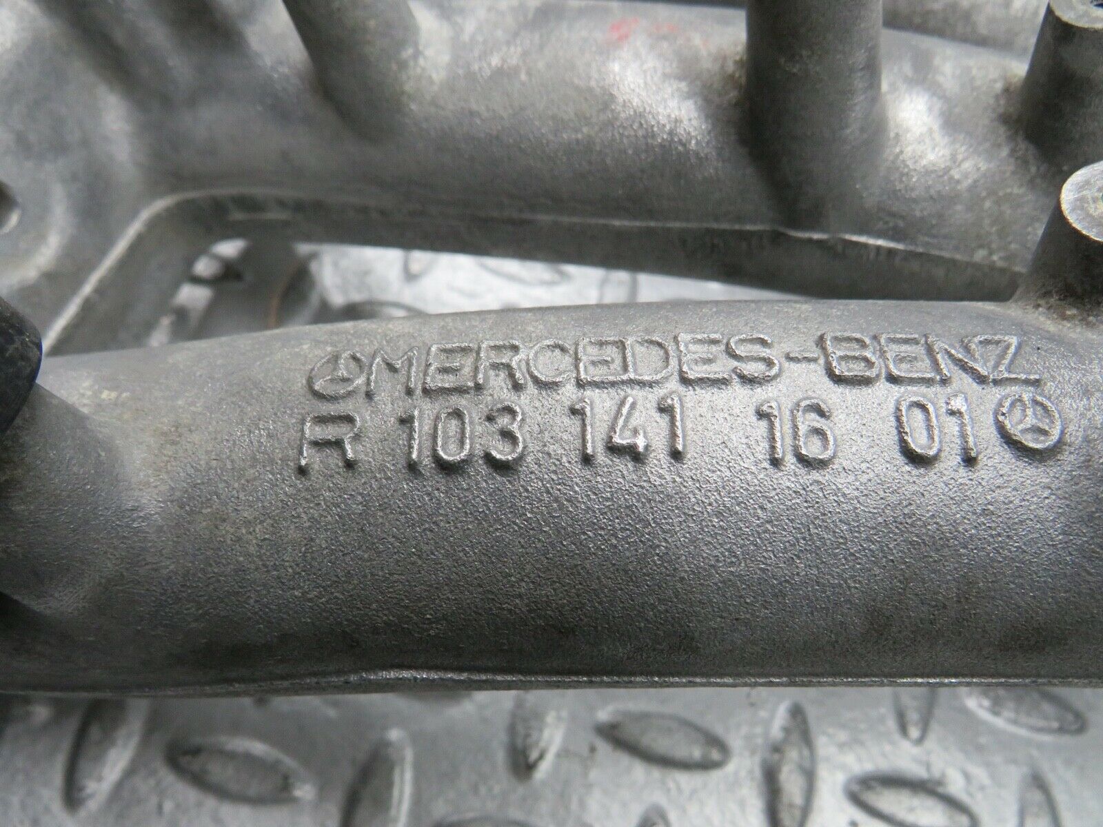 21768 Mercedes-Benz W126 300SE Intake Manifold 1031411601