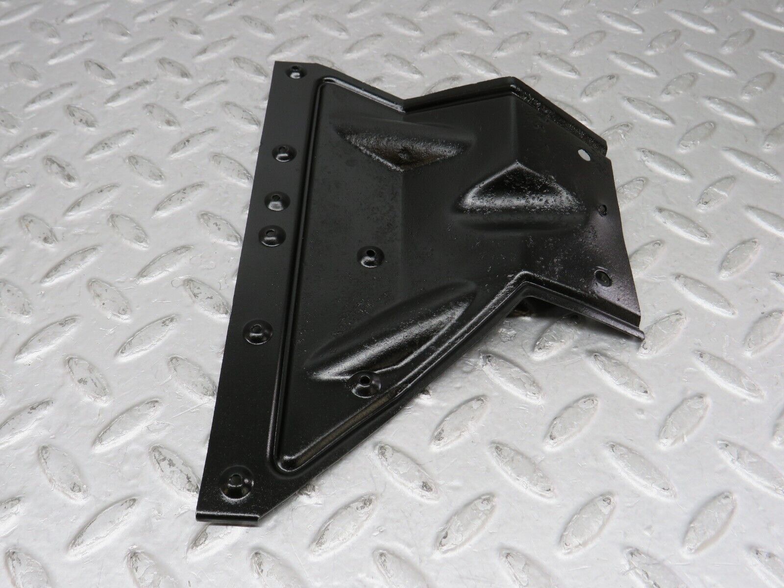 35783 Mercedes-Benz W108 Engine Bay Wire Cover