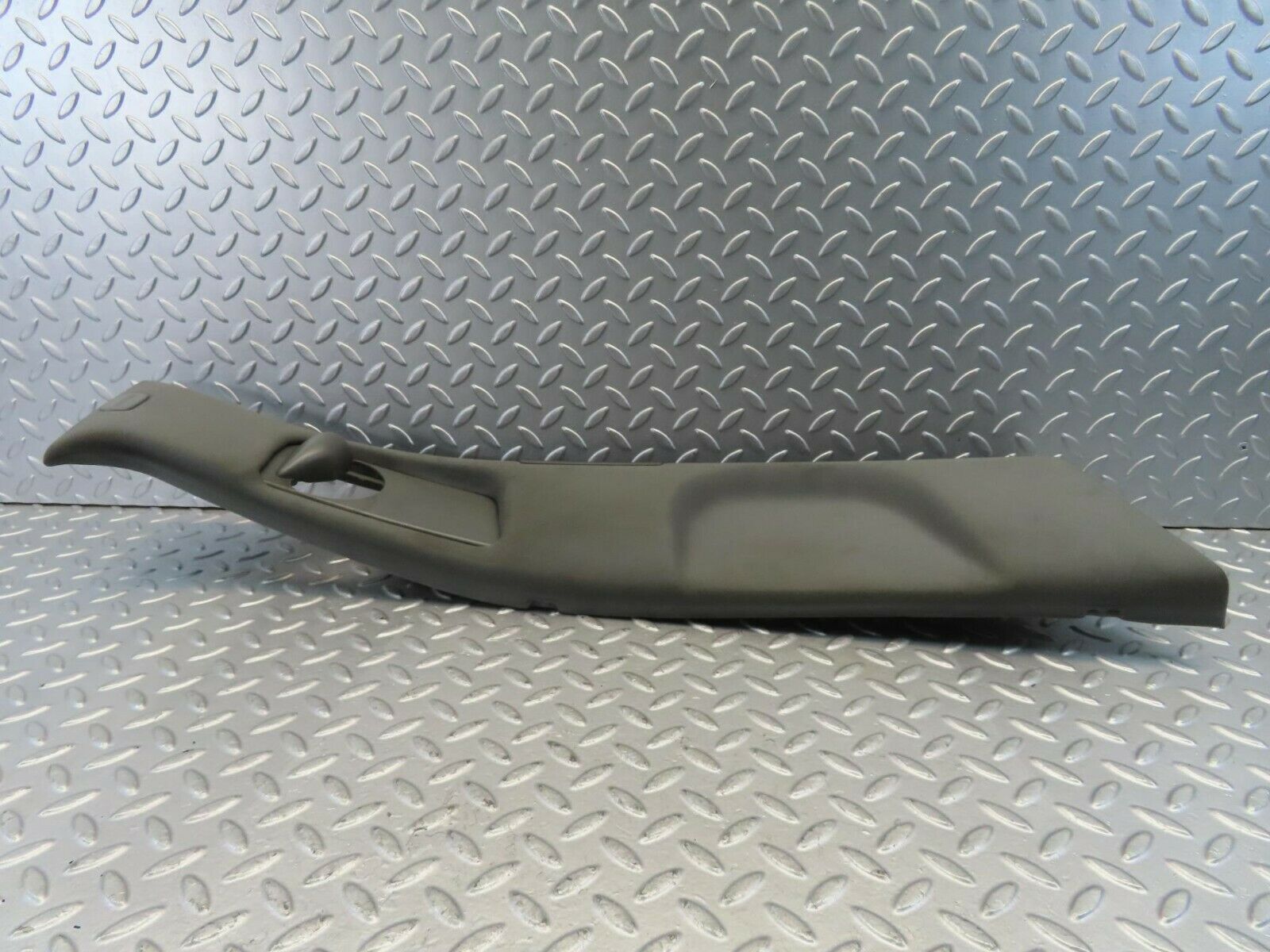11162 Mercedes-Benz W221 S320 B Pillar Trim Cover Right Side 2216900425