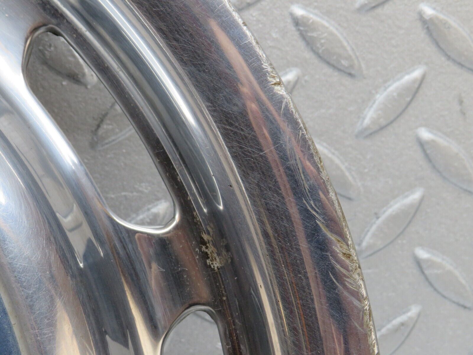 37465 Mercedes-Benz W109 300SEL Wheel Hub Cap 14"