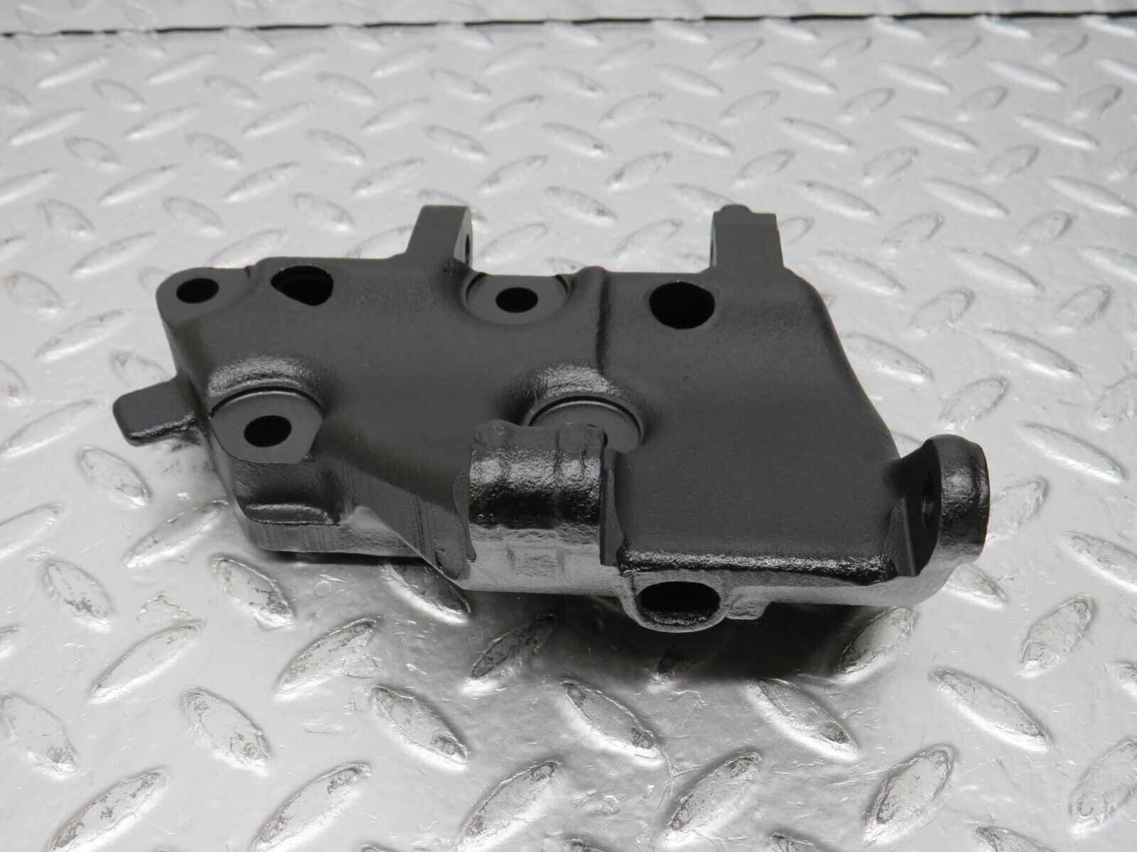 31118 Mercedes-Benz W123 200D Alternator Generator Bracket 1151550935