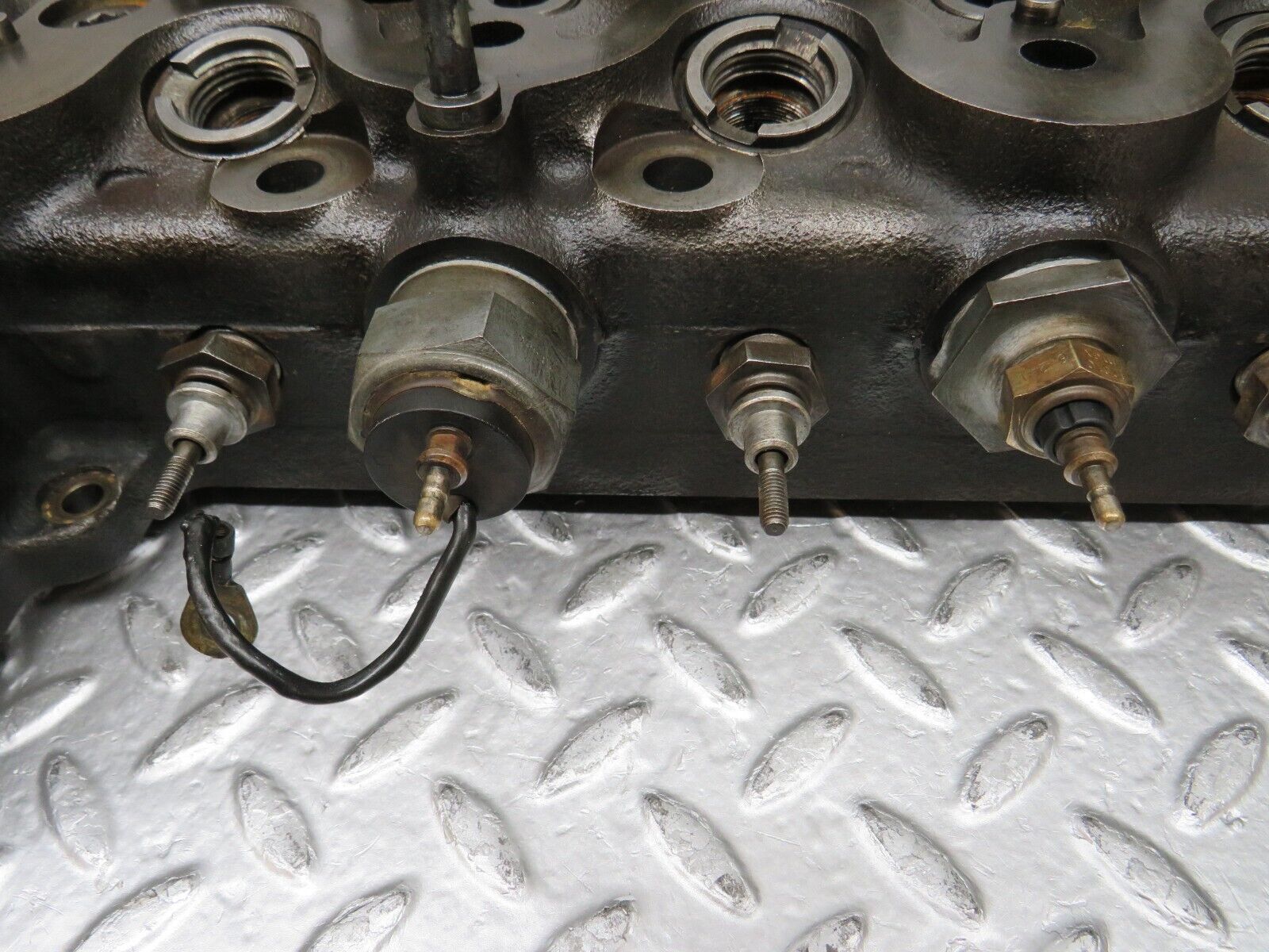 31138 Mercedes-Benz W123 200D Cylinder Head 6150162301