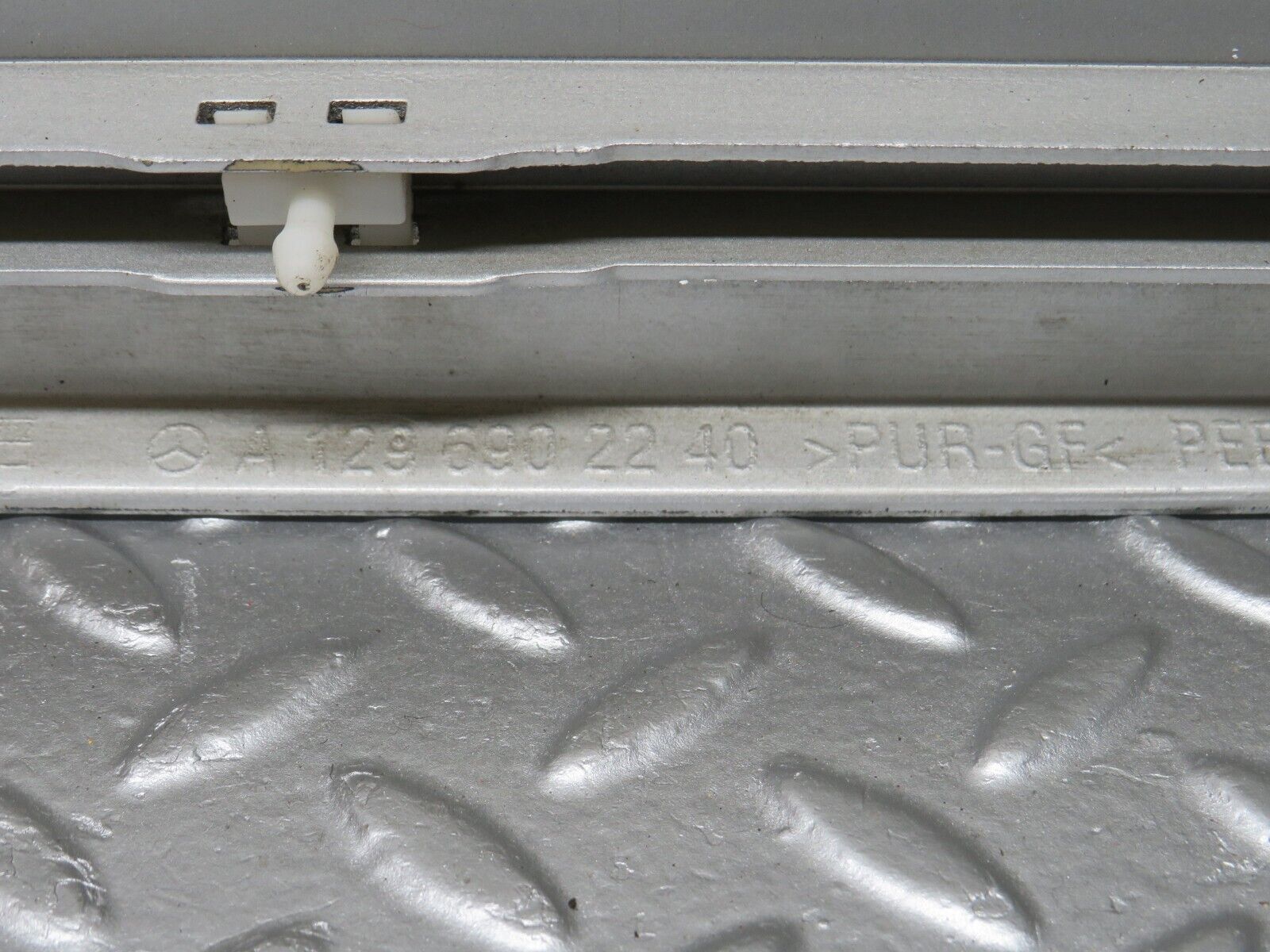 39381 Mercedes-Benz R129 320SL Coupe Right Door Lower Moulding Trim 1296902240