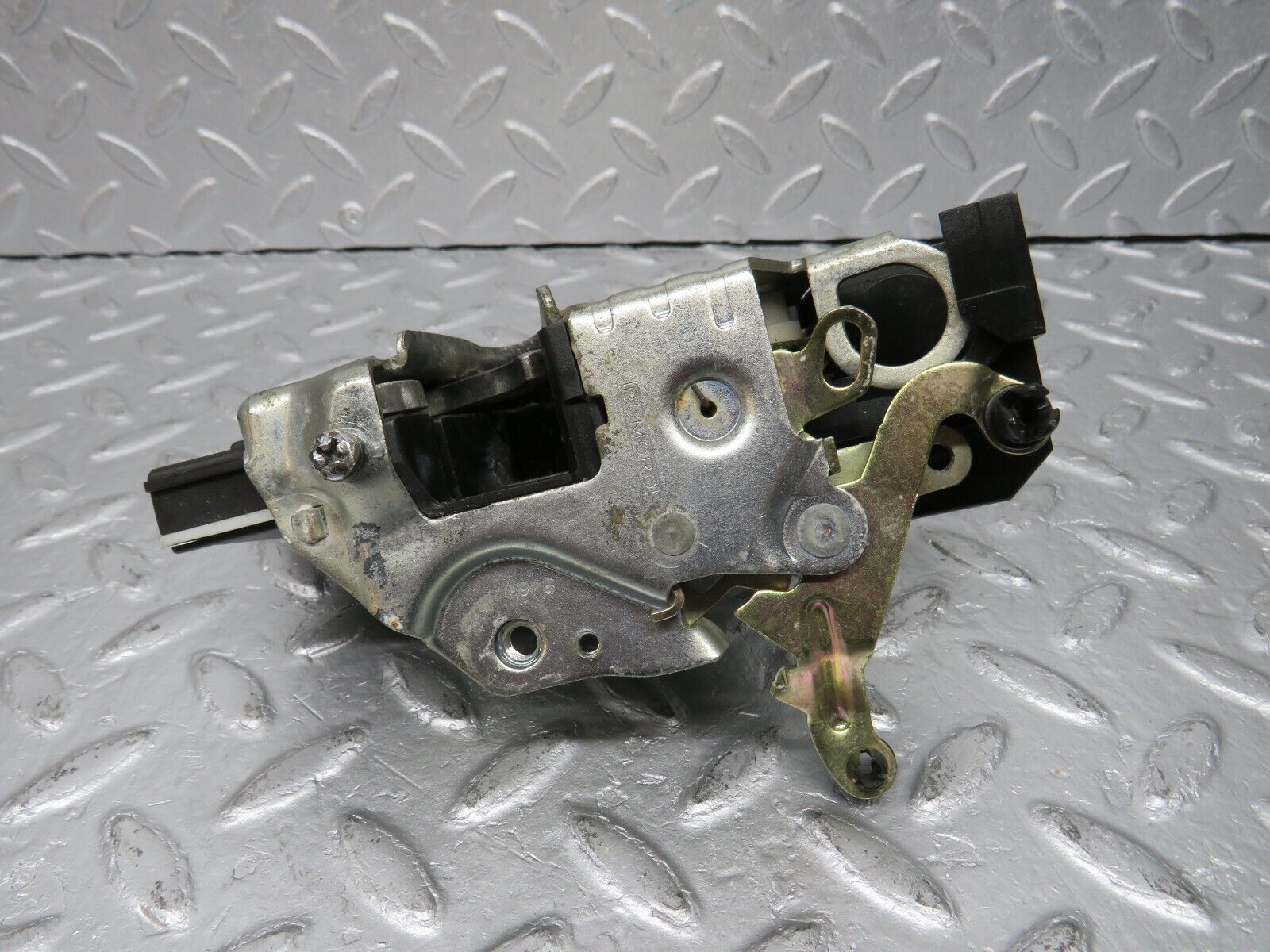 39465 Mercedes-Benz R129 320SL Coupe Left Door Lock Mechanism