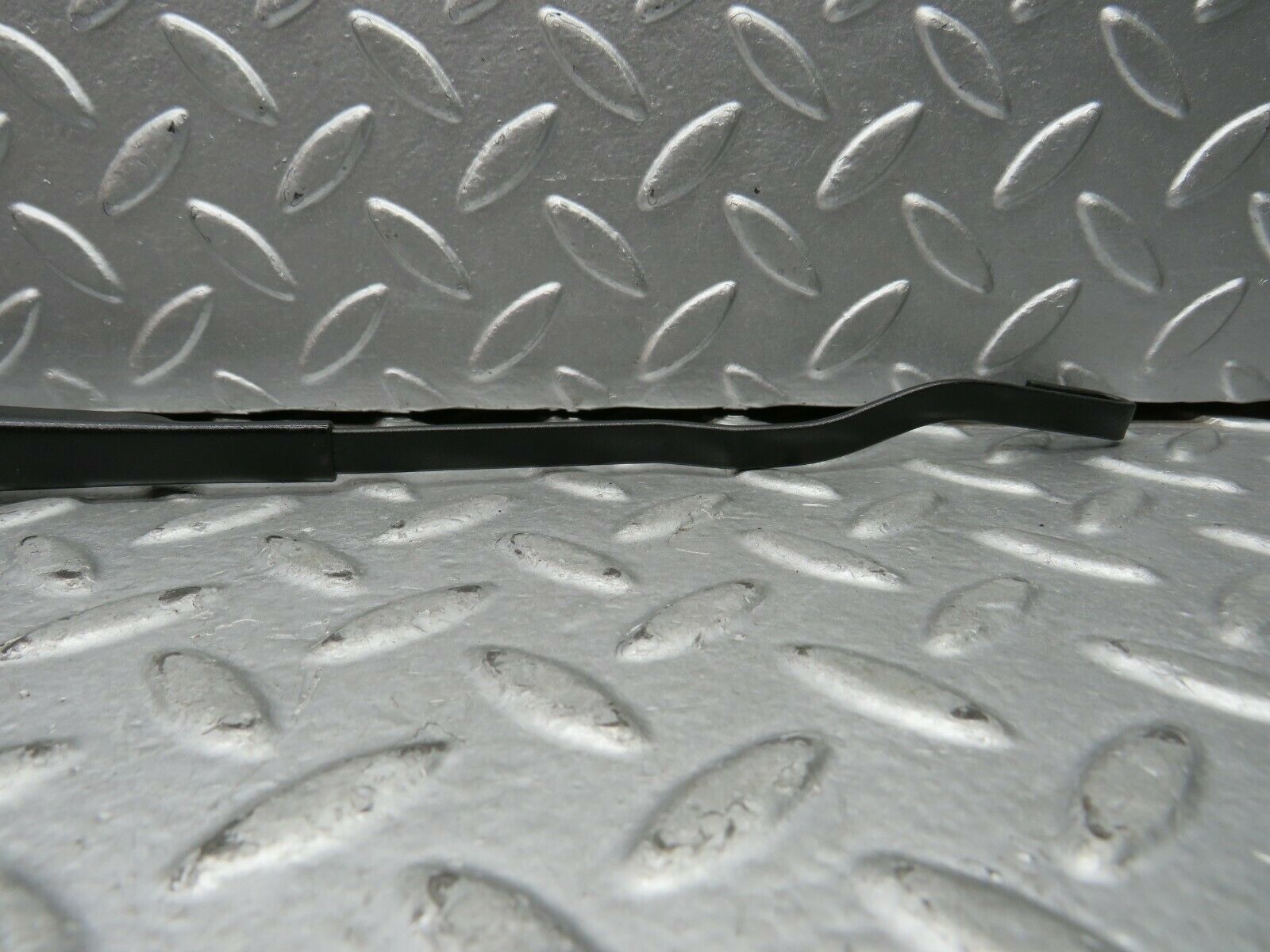 22123 Mercedes-Benz S123 280TE Wagon Right Side Wiper Arm Bosch 3399990553