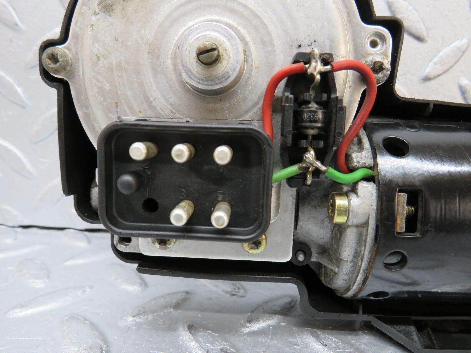 38078 Mercedes-Benz A124 320E Cabriolet Wiper Motor 0390241425