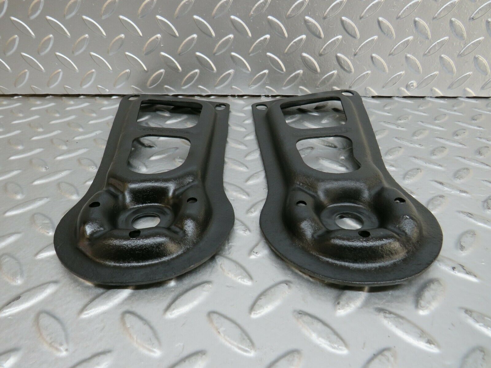 23815 Mercedes-Benz C107 450SLC Coupe Rear Suspension Axle Mounting Bracket