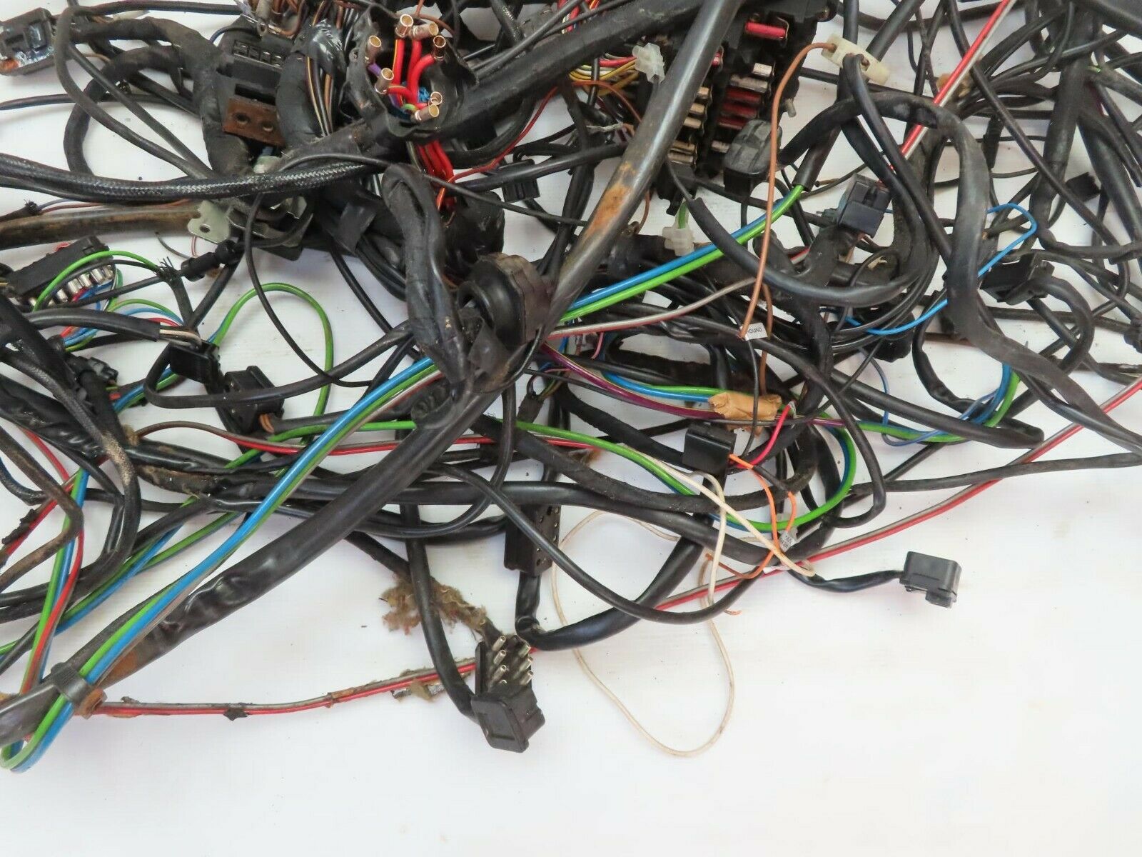 10937 Mercedes-Benz W123 230E Engine Chassis Body Wire Wiring Harness