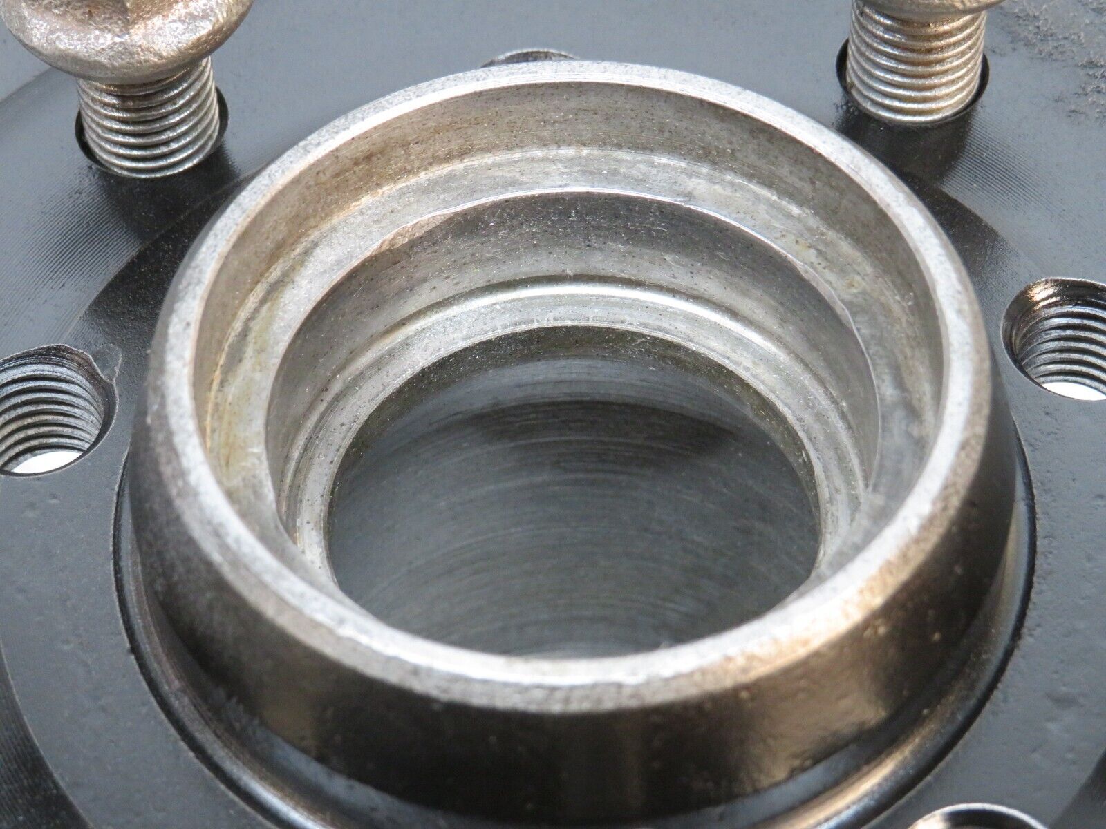 32268 Mercedes-Benz W108 280SE Front Wheel Hub