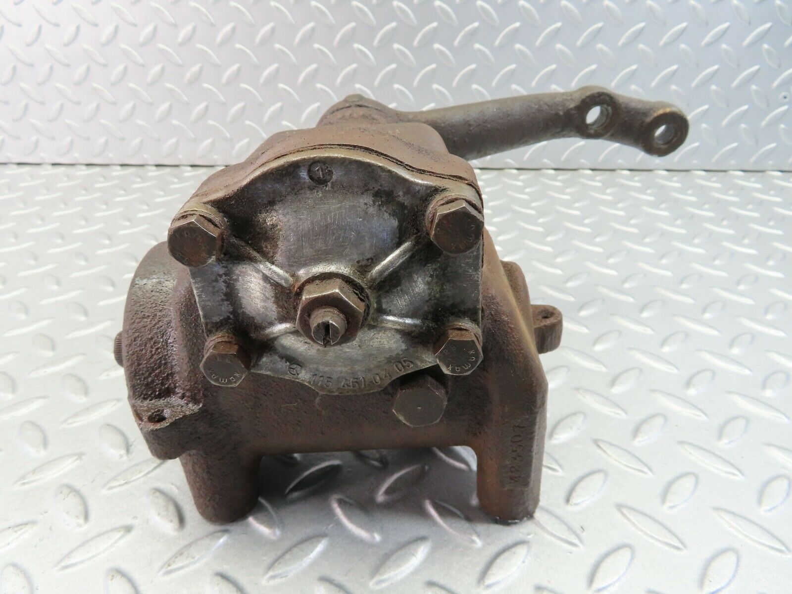 7979 Mercedes-Benz W115 220D Steering Box 1154610801