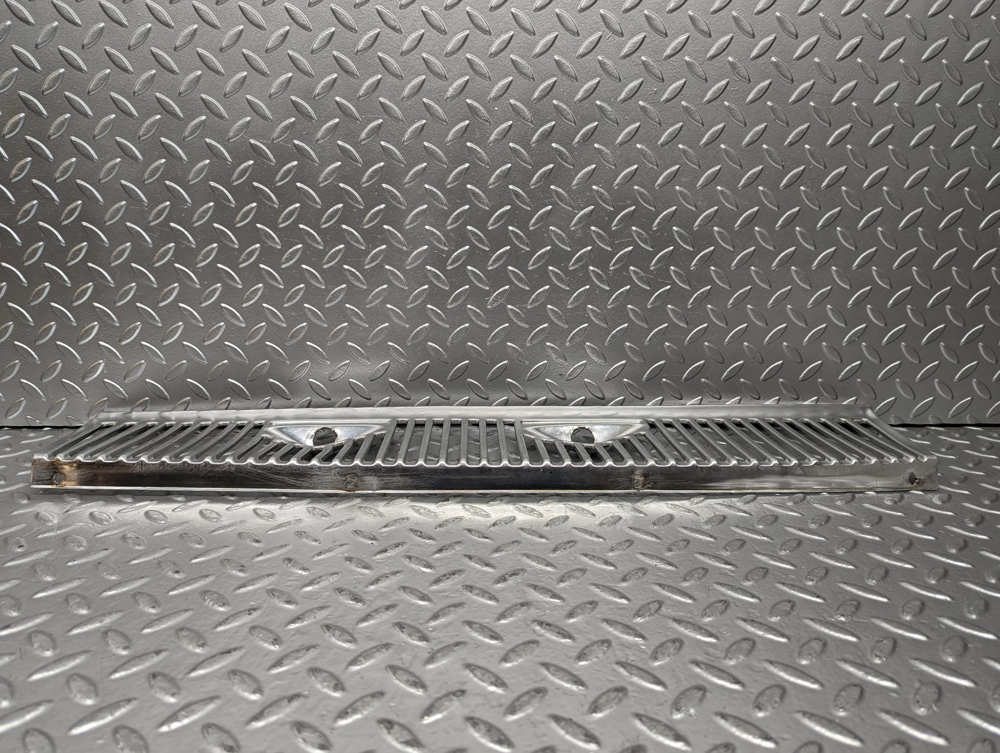 23246 Mercedes-Benz W116 350SE Air Intake Chrome Grill