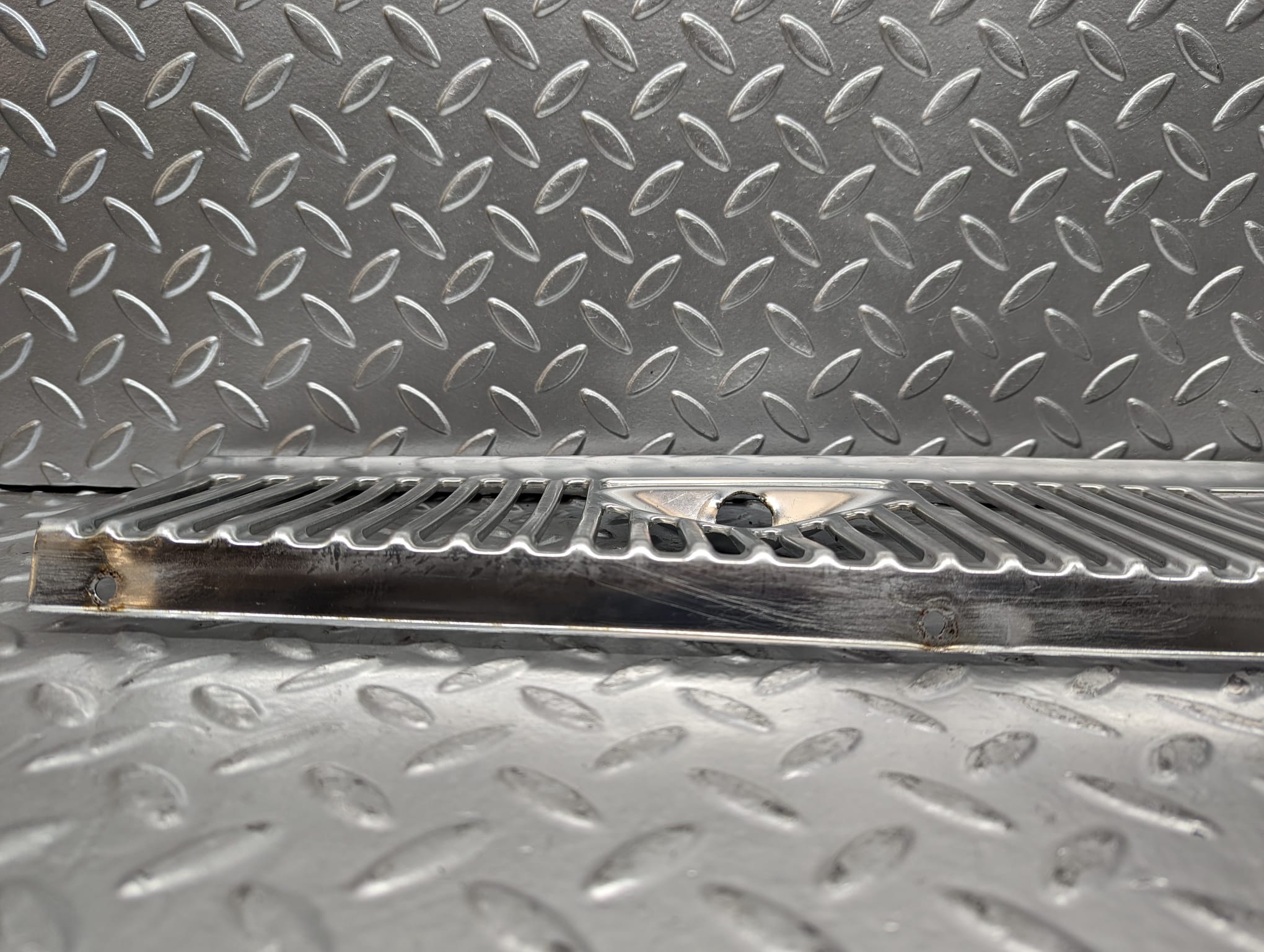 23246 Mercedes-Benz W116 350SE Air Intake Chrome Grill