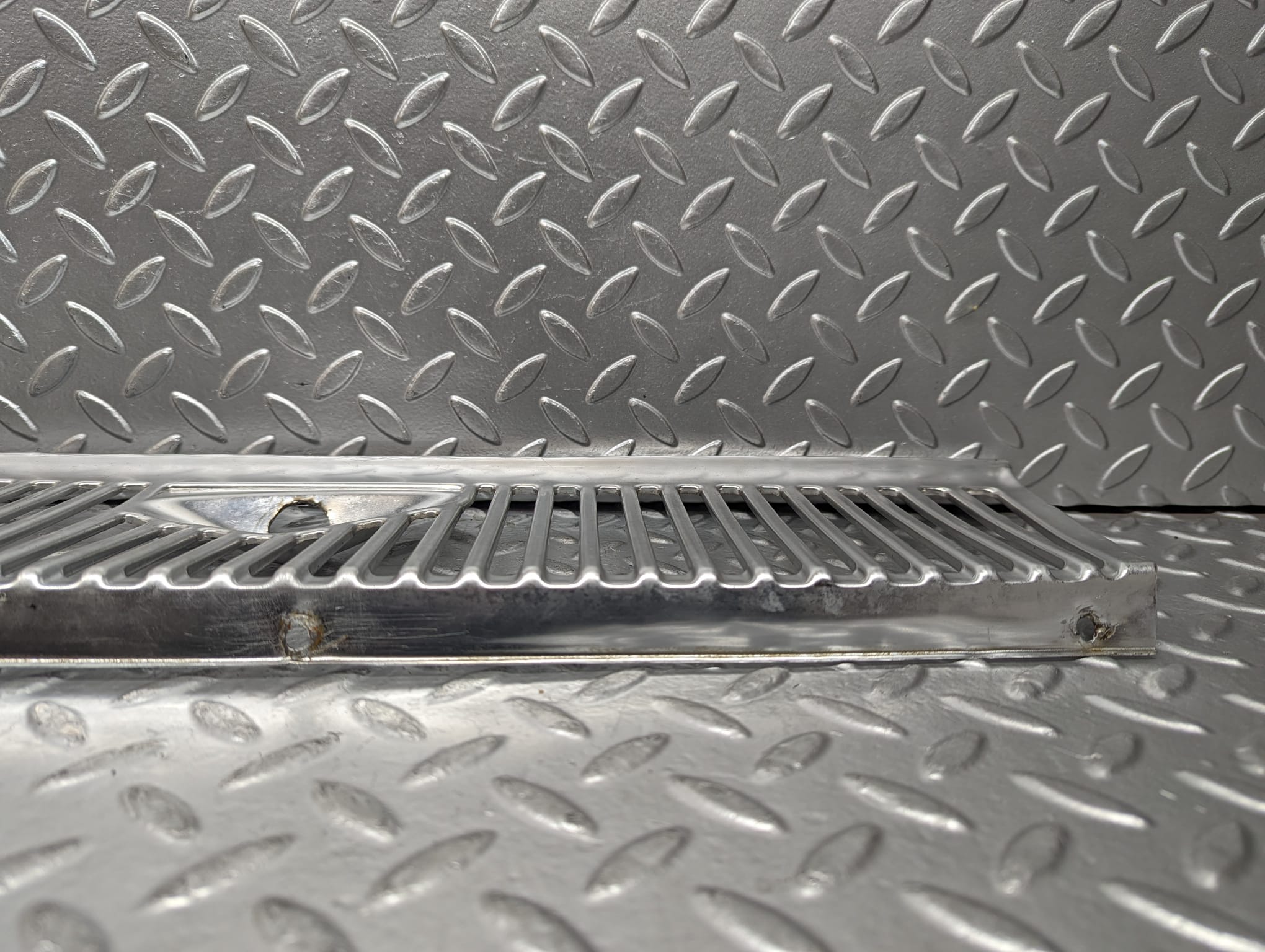 23246 Mercedes-Benz W116 350SE Air Intake Chrome Grill