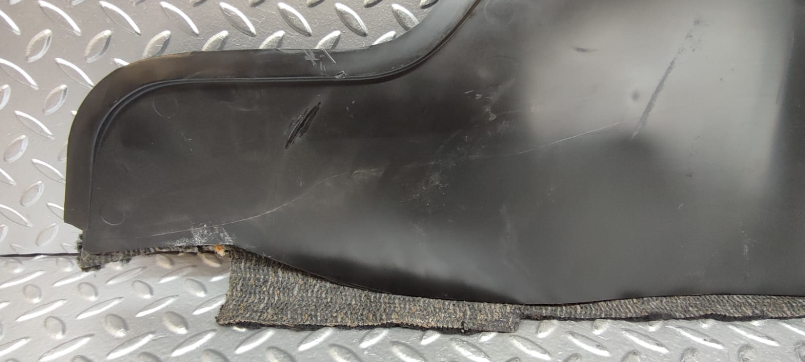 2440 Mercedes-Benz W123 280E Centre Console Carpet Black Left Side