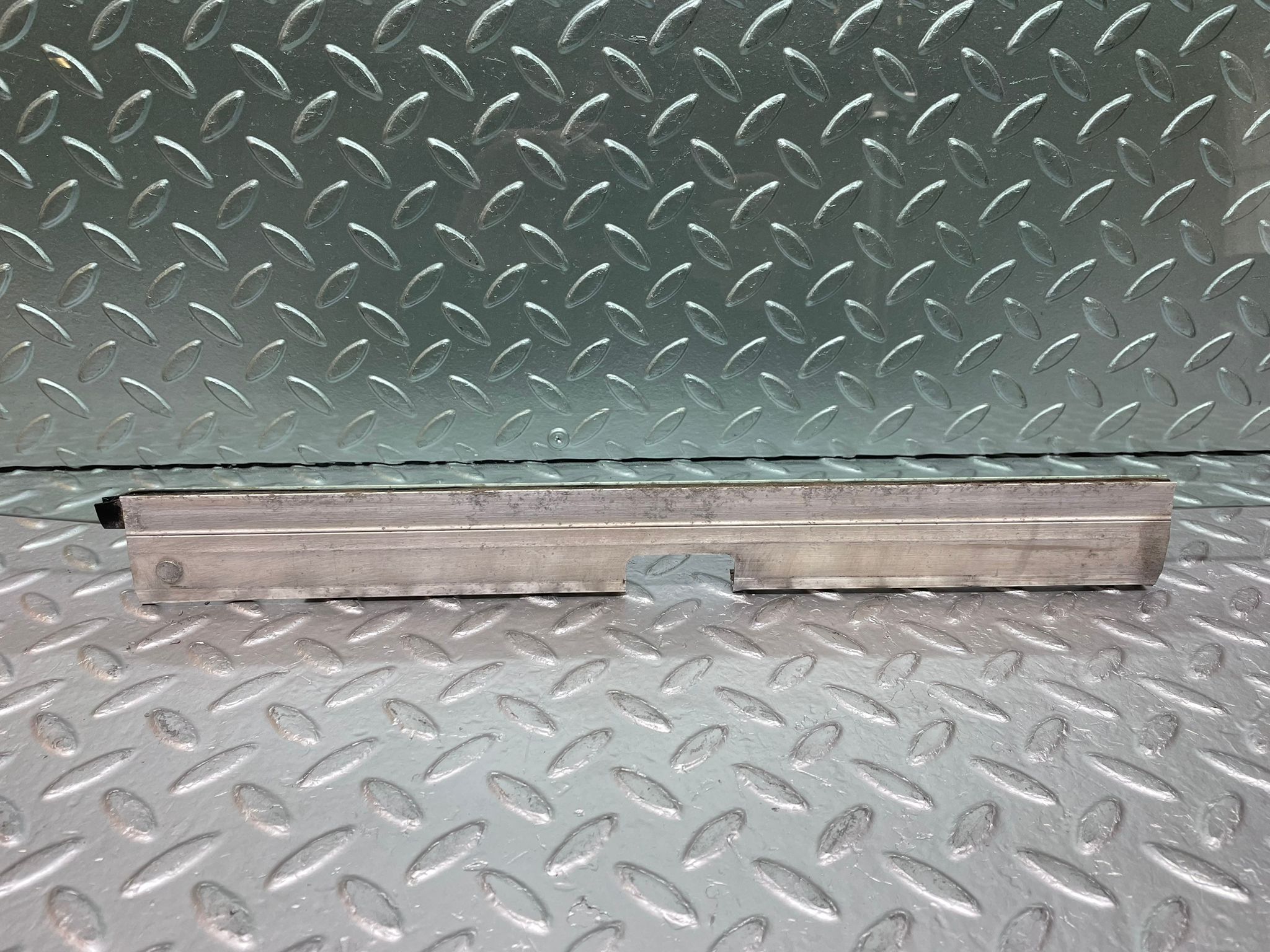 29198 Mercedes-Benz W124 230E Front Left Door Window Glass