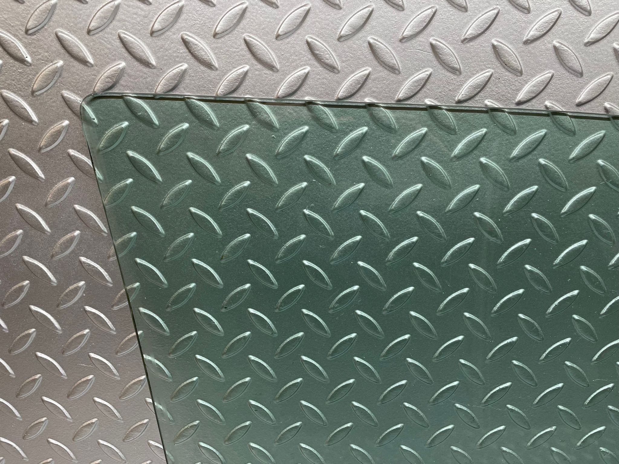 29198 Mercedes-Benz W124 230E Front Left Door Window Glass