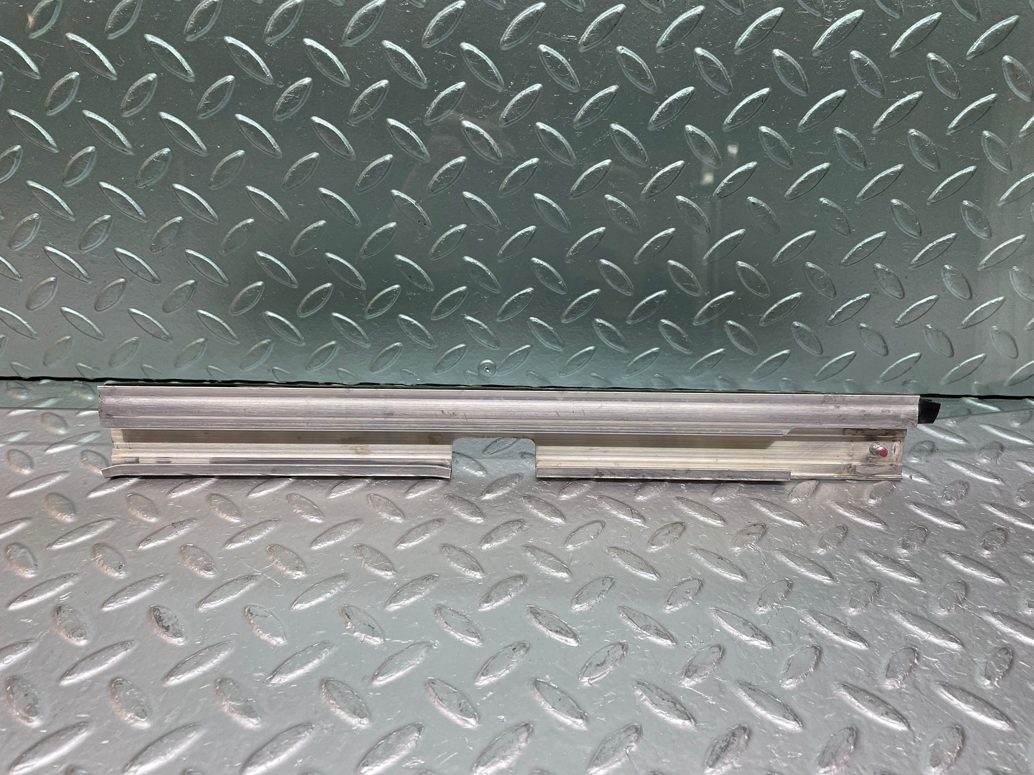 29198 Mercedes-Benz W124 230E Front Left Door Window Glass