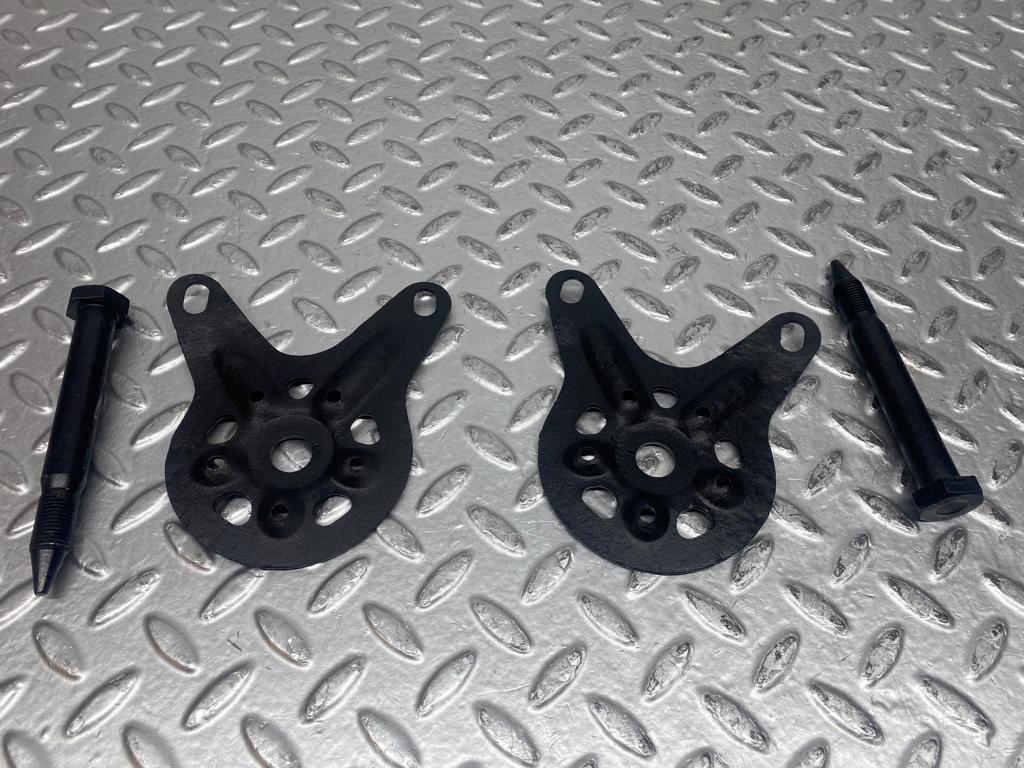 0045 Mercedes-Benz W116 350SE  Rear Suspension Axle Mounting Bracket