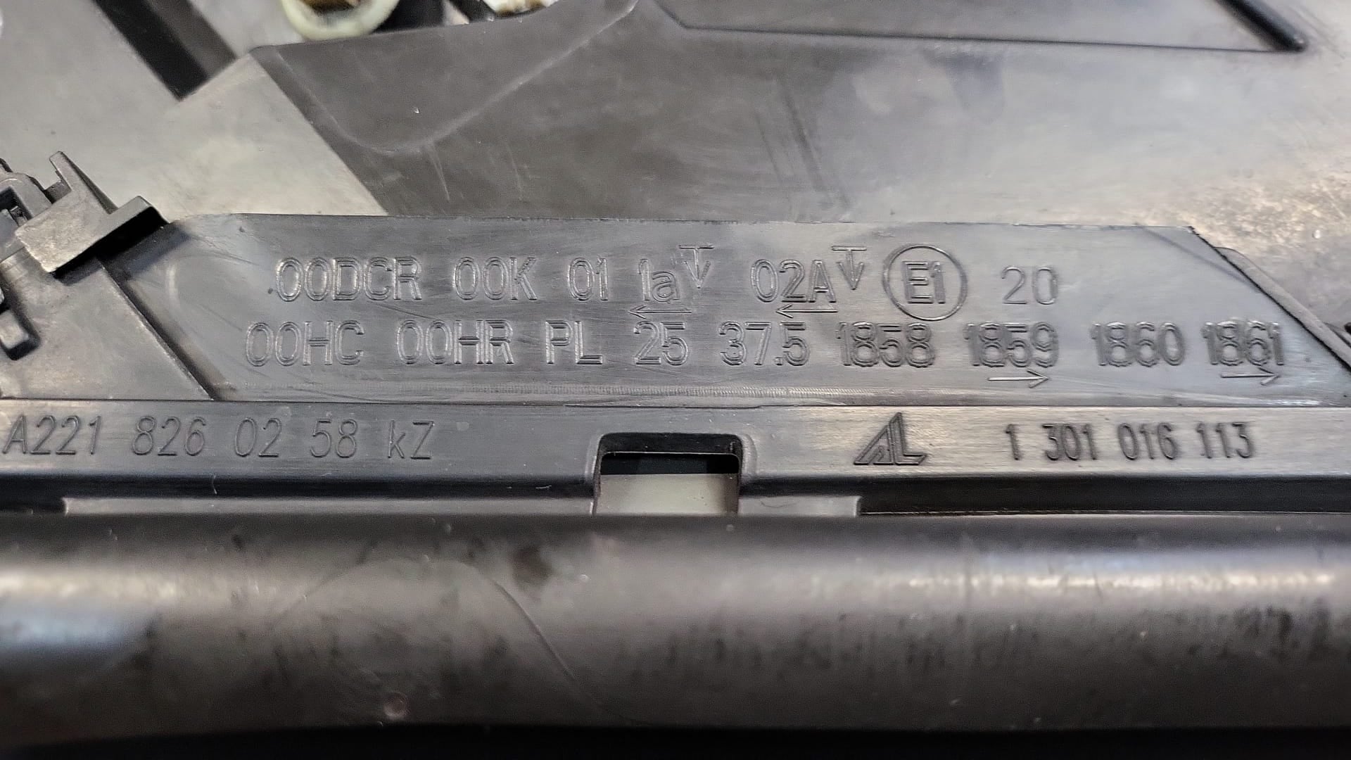 11219 Mercedes-Benz W221 S320 Headlight Lamp Right Side 1305235874