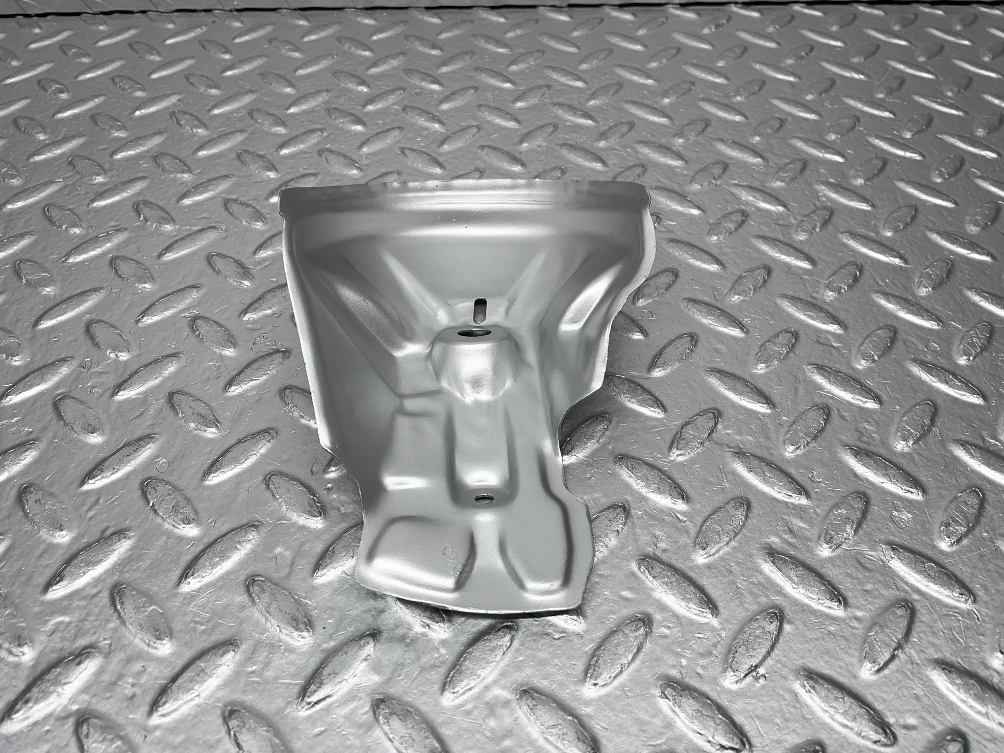 22620 Mercedes-Benz C124 E220 Coupe Engine Mount Bracket Heat Shield