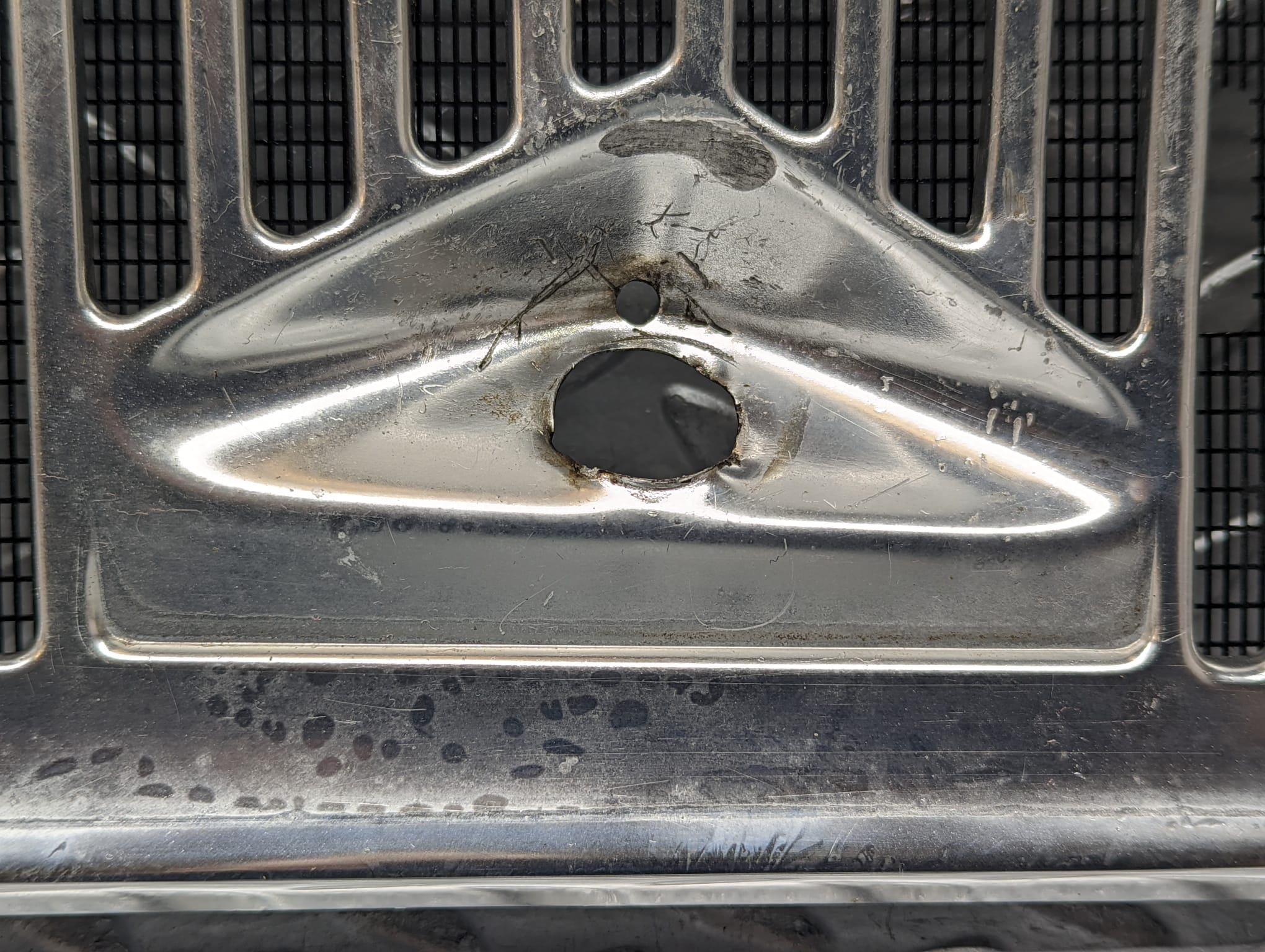 23246 Mercedes-Benz W116 350SE Air Intake Chrome Grill