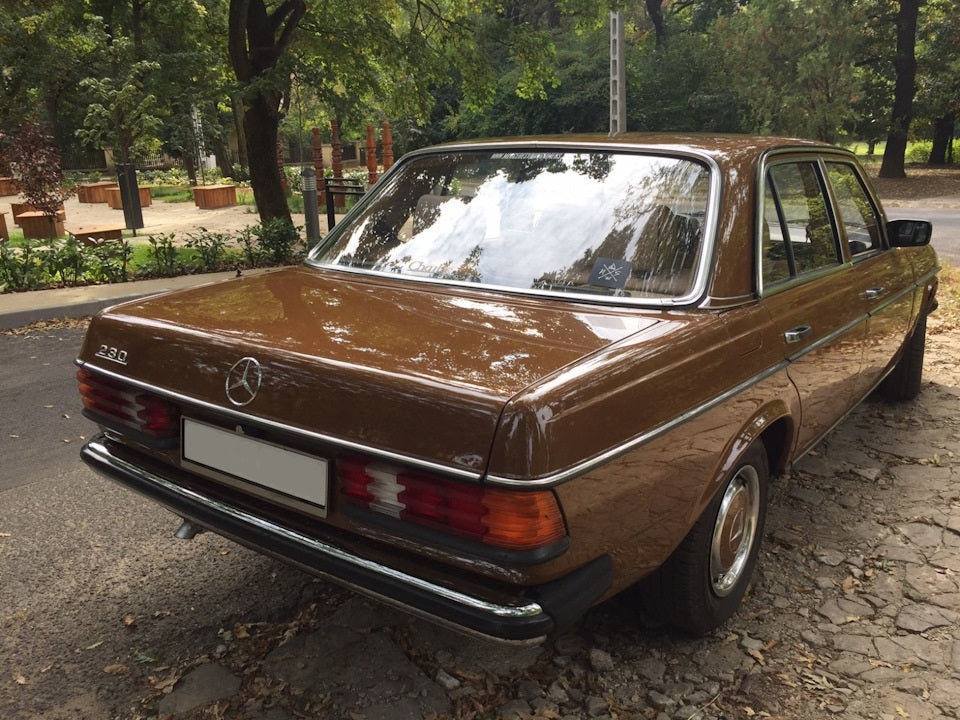 W123 230 - 1984