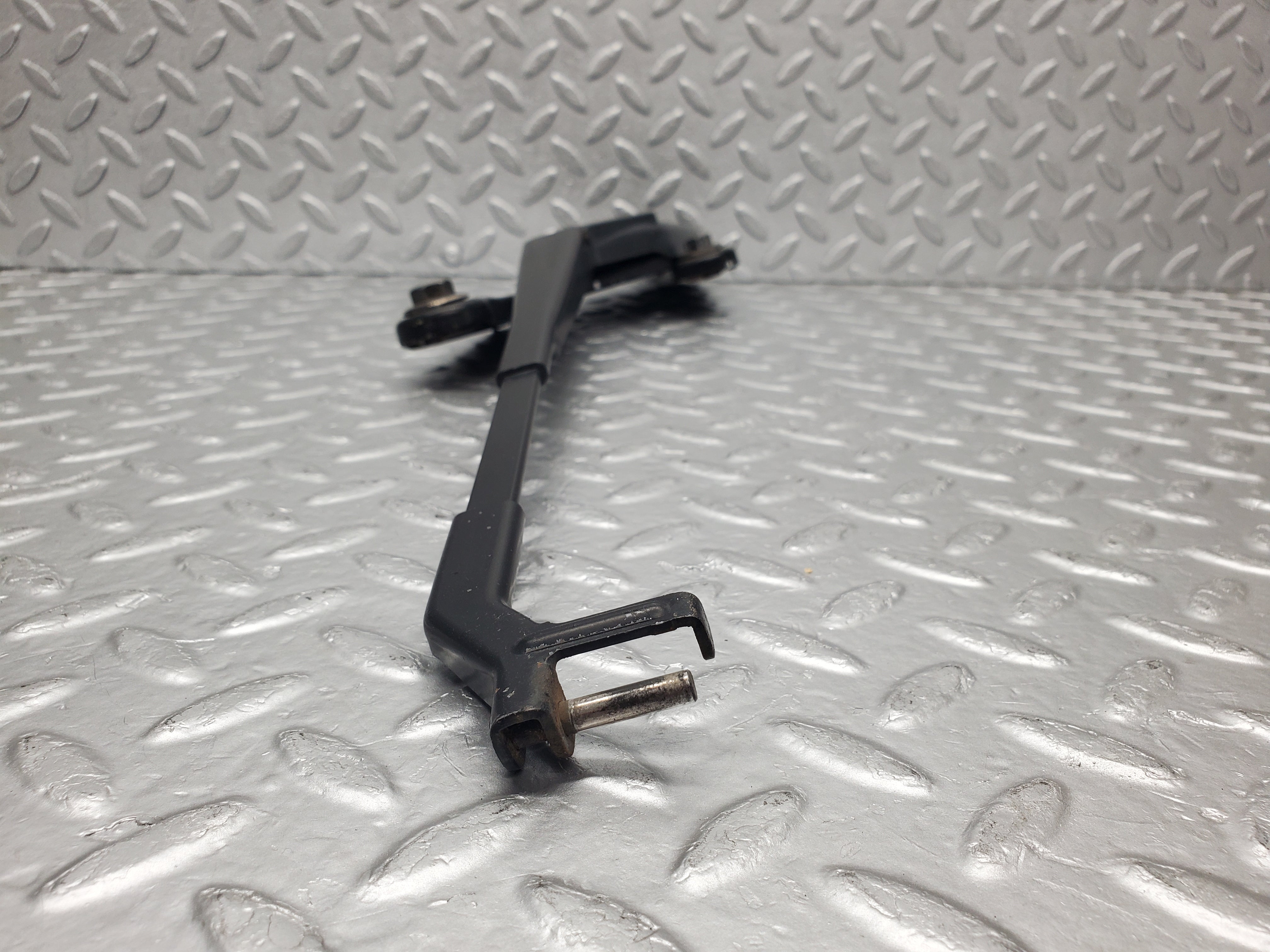 1613 Mercedes-Benz W220 S430 Wiper Arm Left Passenger Side N/S 2208201944