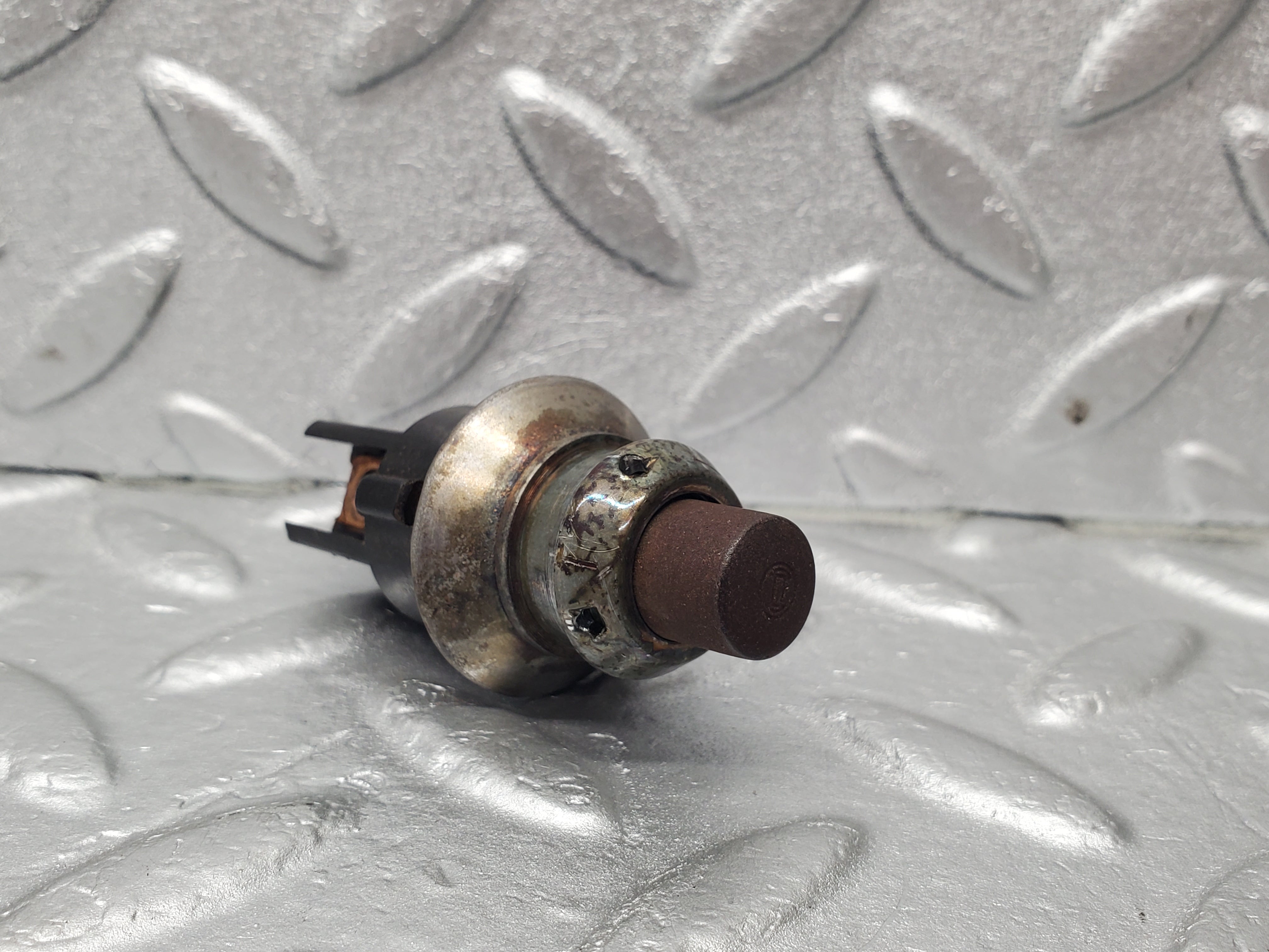 1688 Mercedes-Benz W105 219 PONTON Bakelite Switch