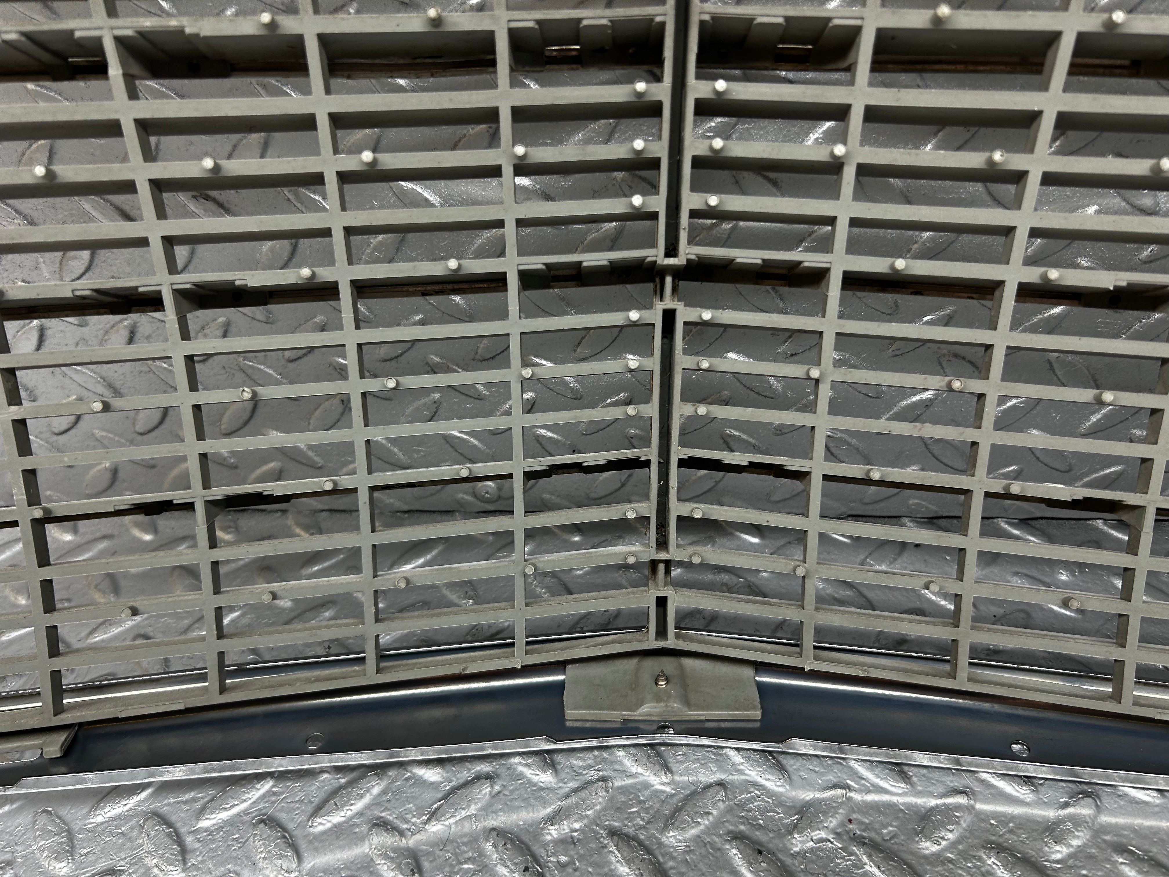 28420 Mercedes-Benz S123 240D Wagon Bonnet Grill Chrome 1238880923