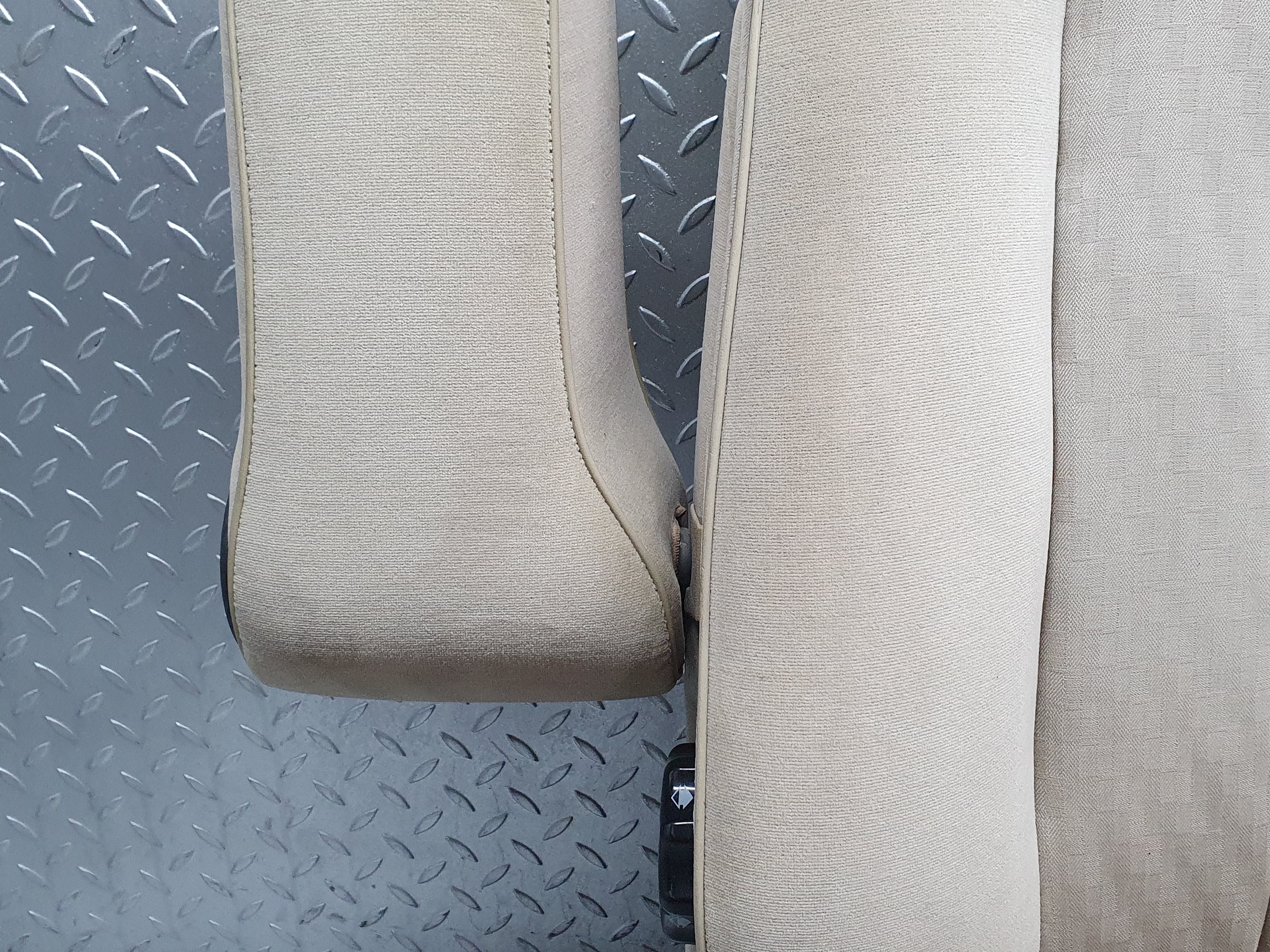 41133 Mercedes-Benz W126 300SE Front Left Seat Passenger Seat Beige 1269102950