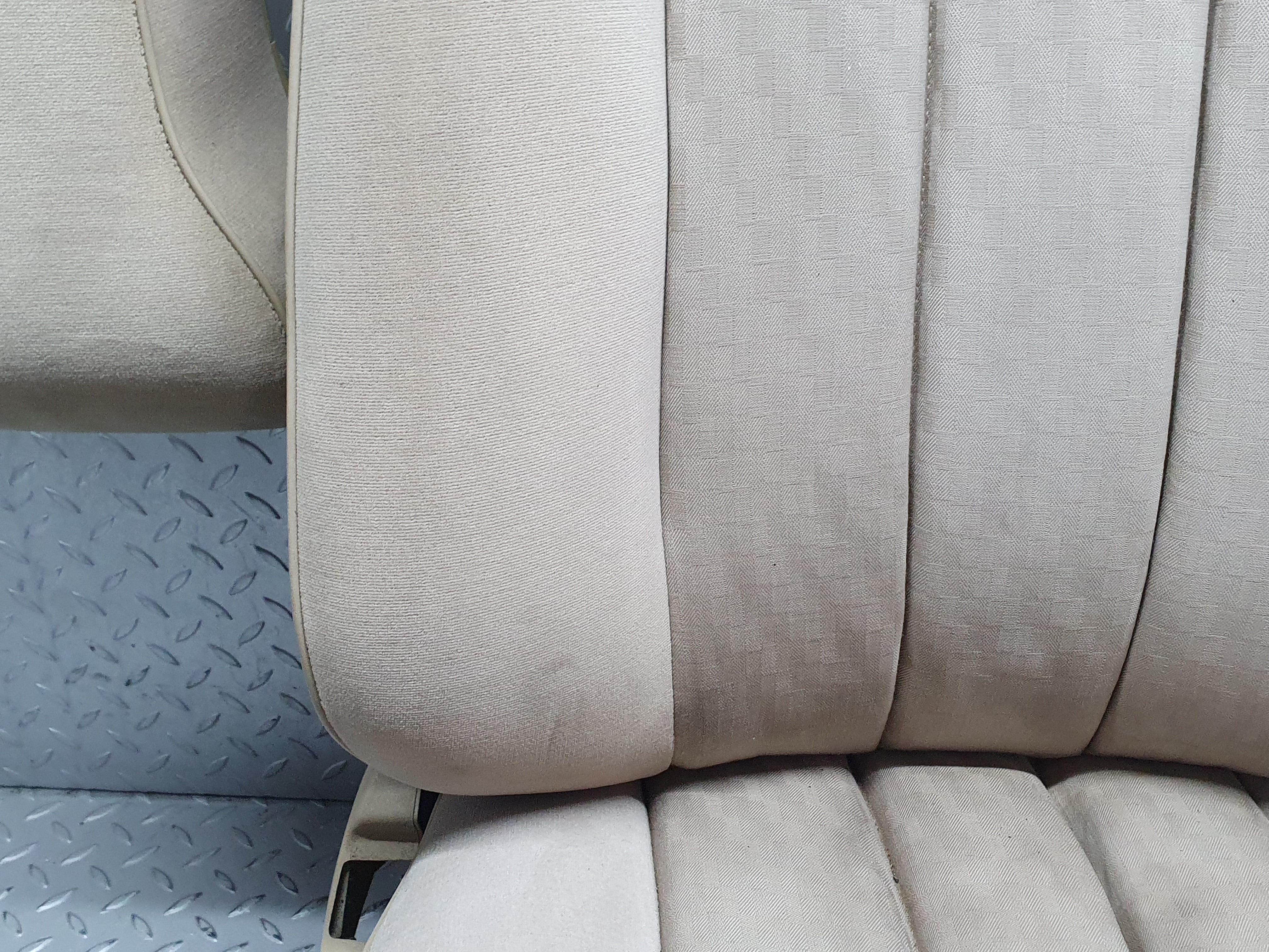 41133 Mercedes-Benz W126 300SE Front Left Seat Passenger Seat Beige 1269102950