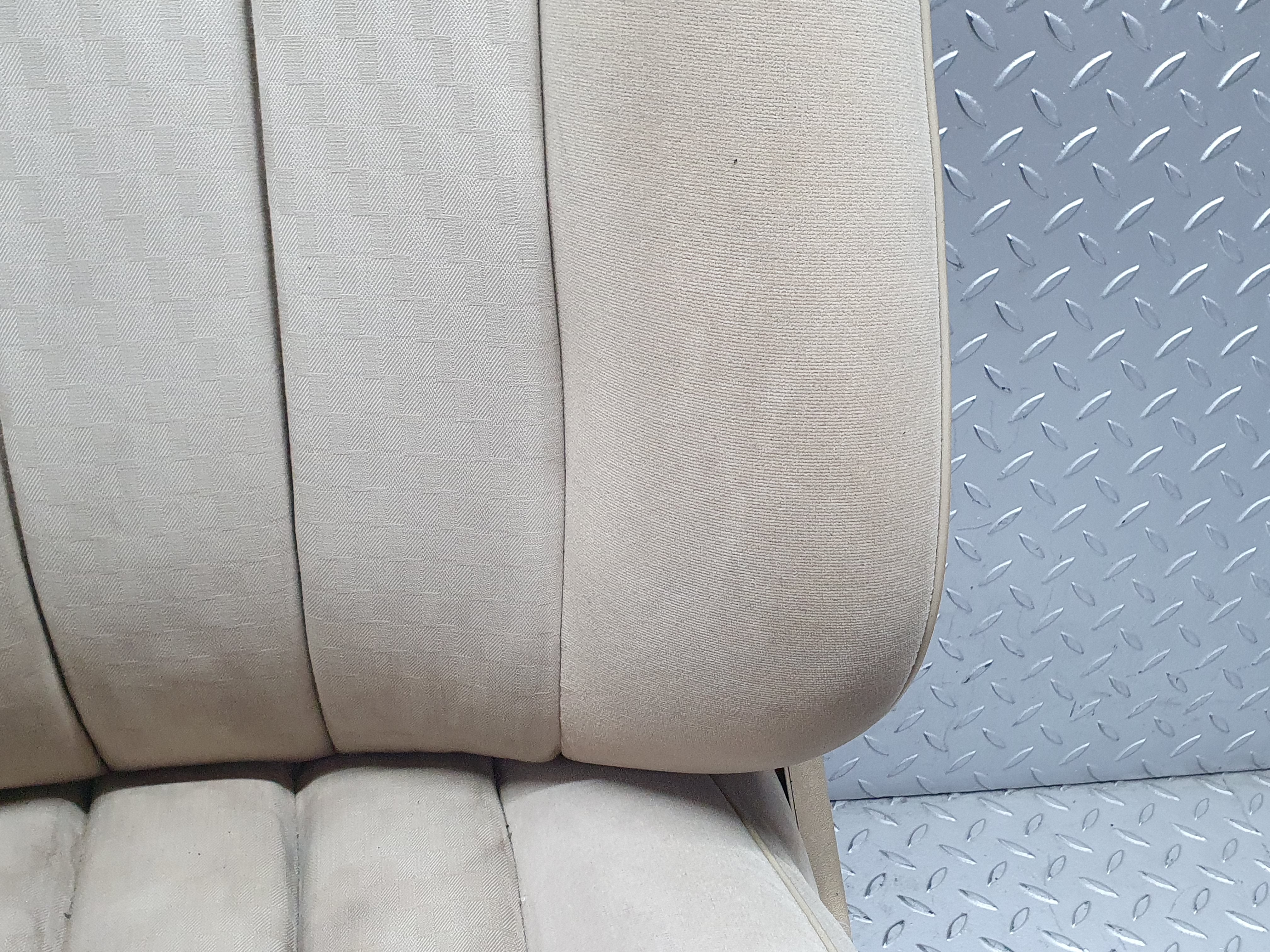 41133 Mercedes-Benz W126 300SE Front Left Seat Passenger Seat Beige 1269102950