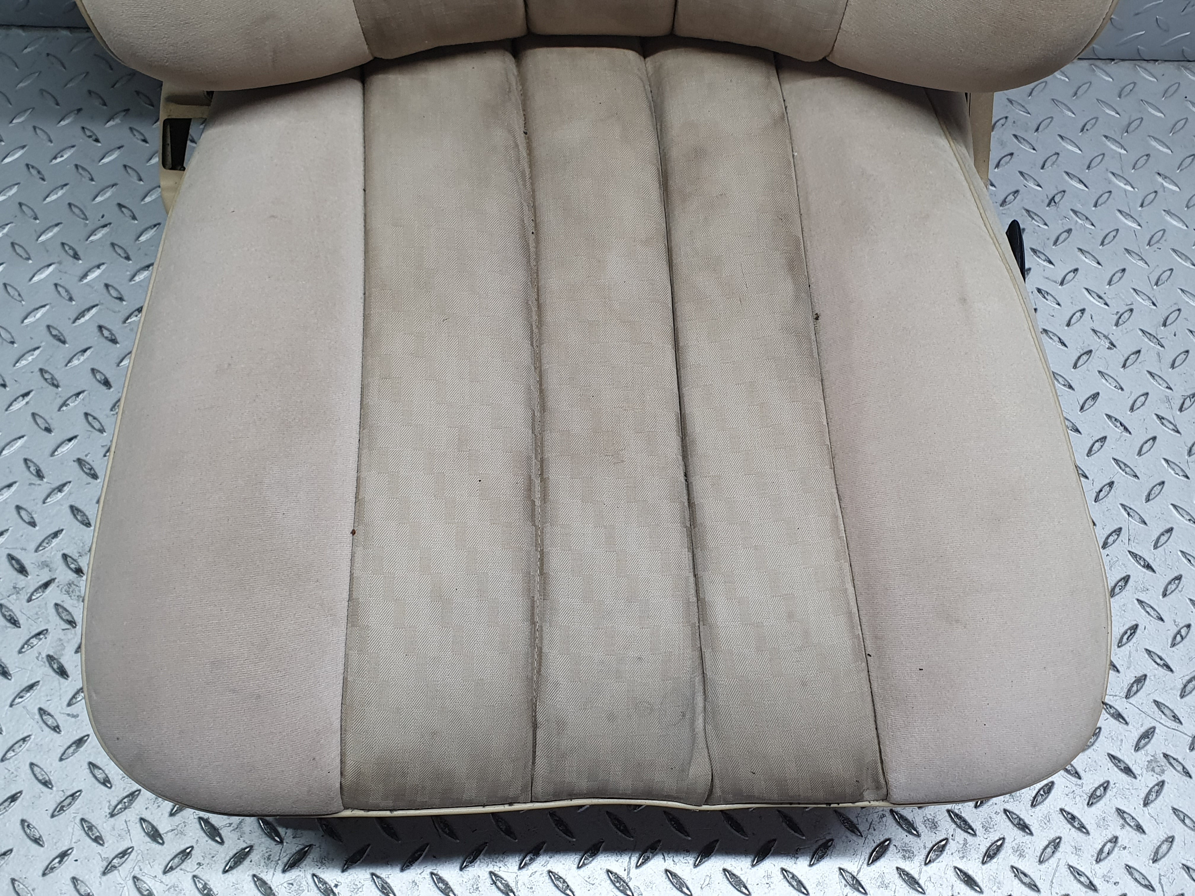 41133 Mercedes-Benz W126 300SE Front Left Seat Passenger Seat Beige 1269102950