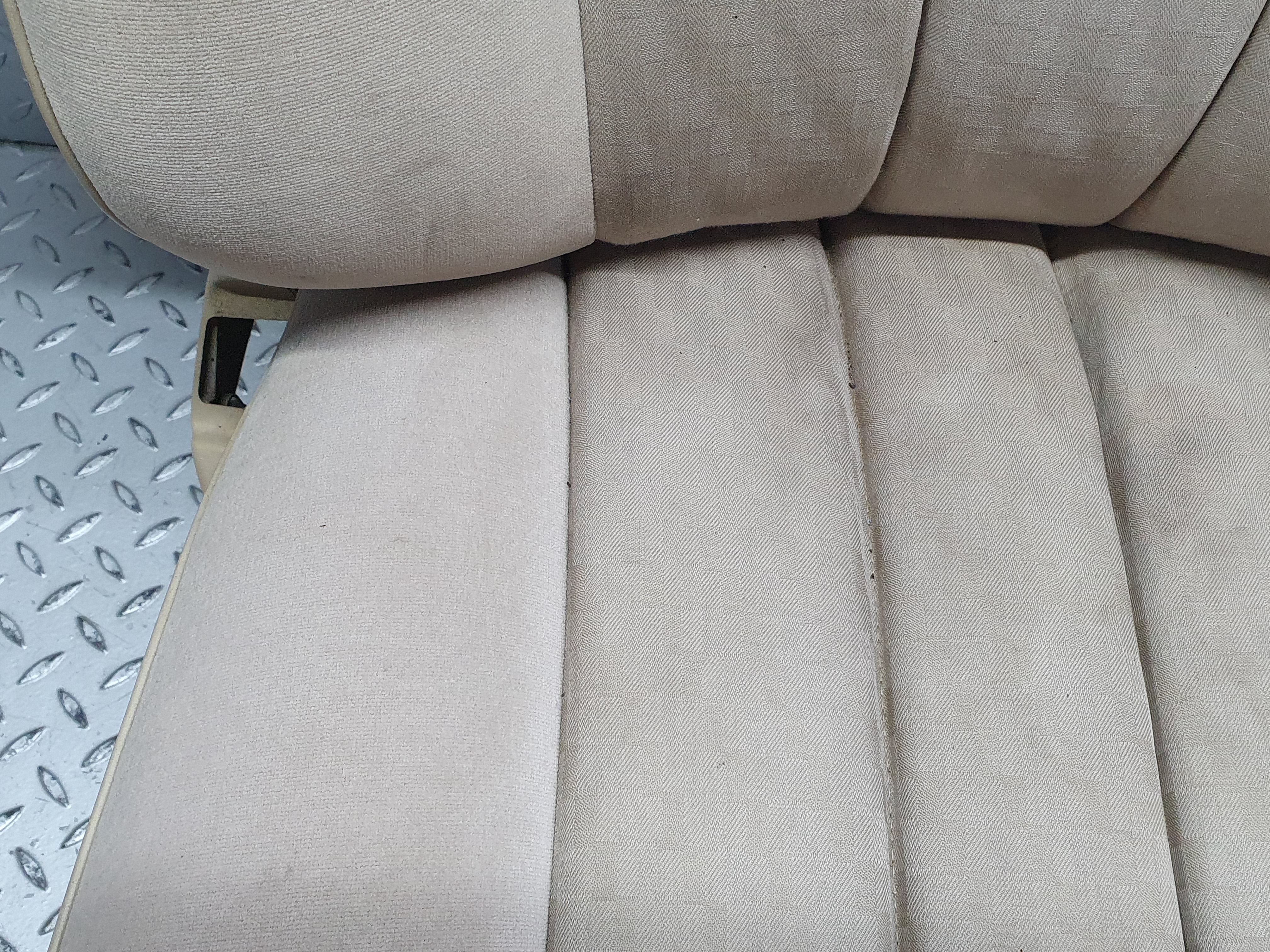 41133 Mercedes-Benz W126 300SE Front Left Seat Passenger Seat Beige 1269102950