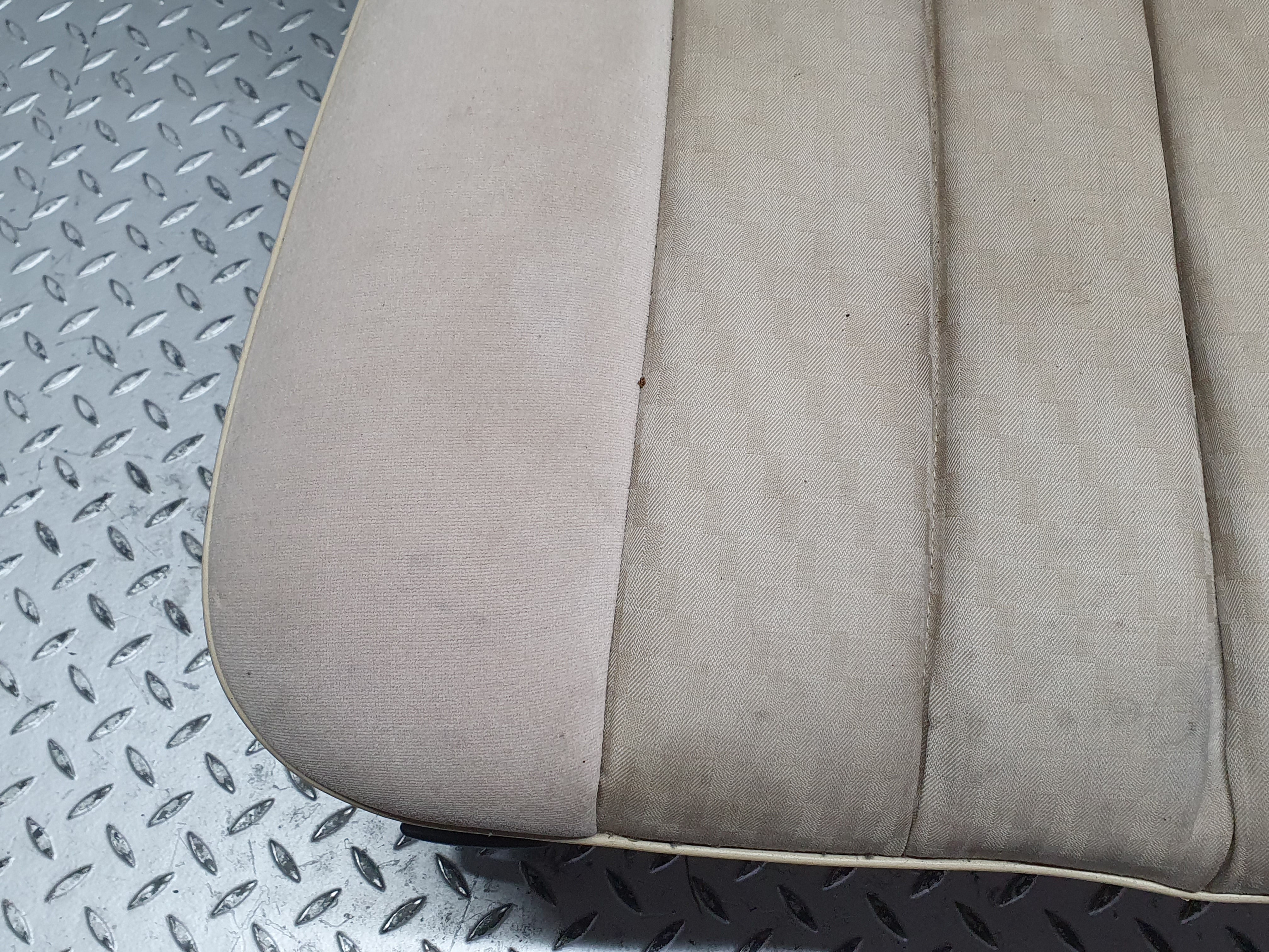 41133 Mercedes-Benz W126 300SE Front Left Seat Passenger Seat Beige 1269102950