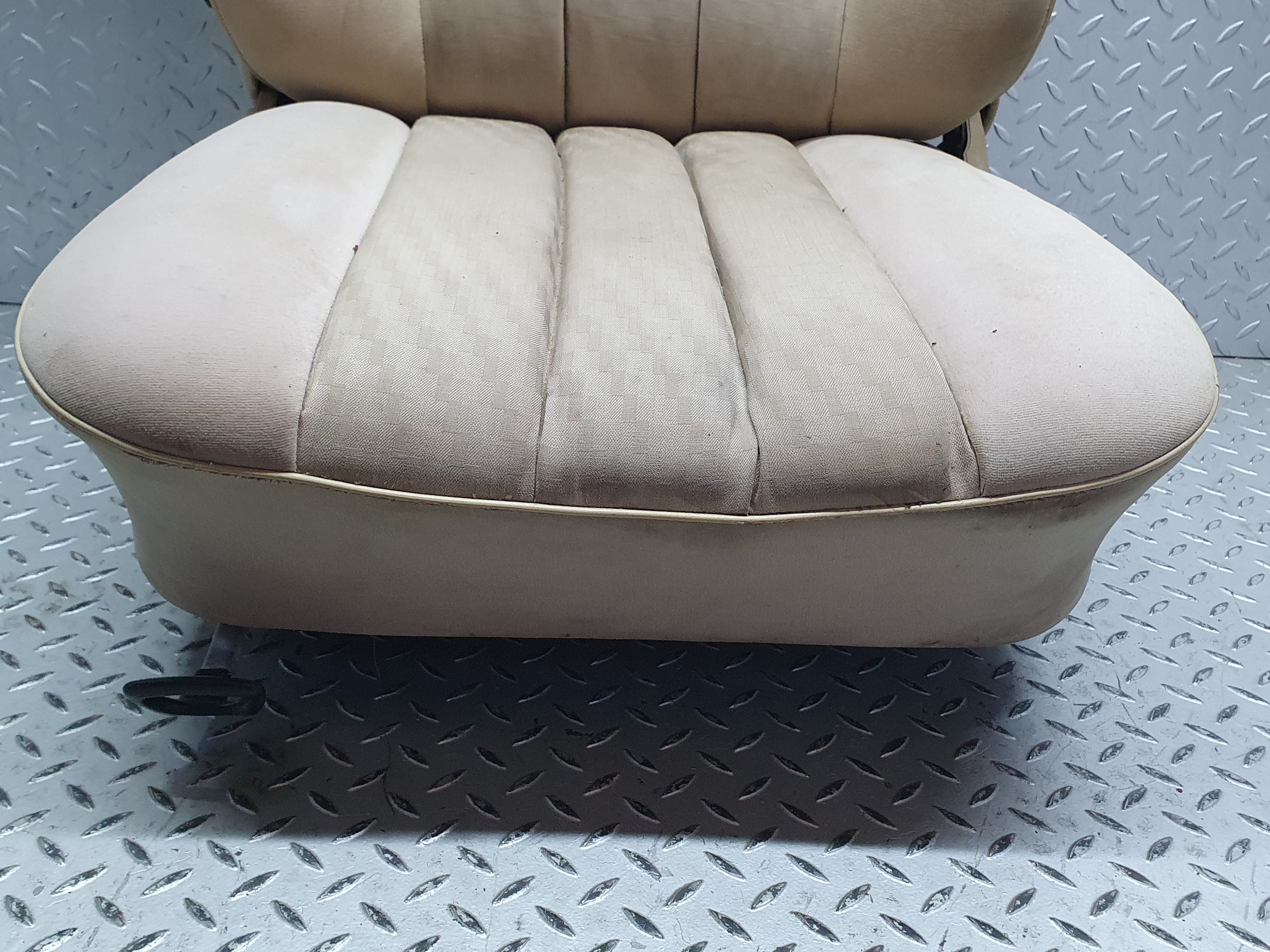 41133 Mercedes-Benz W126 300SE Front Left Seat Passenger Seat Beige 1269102950