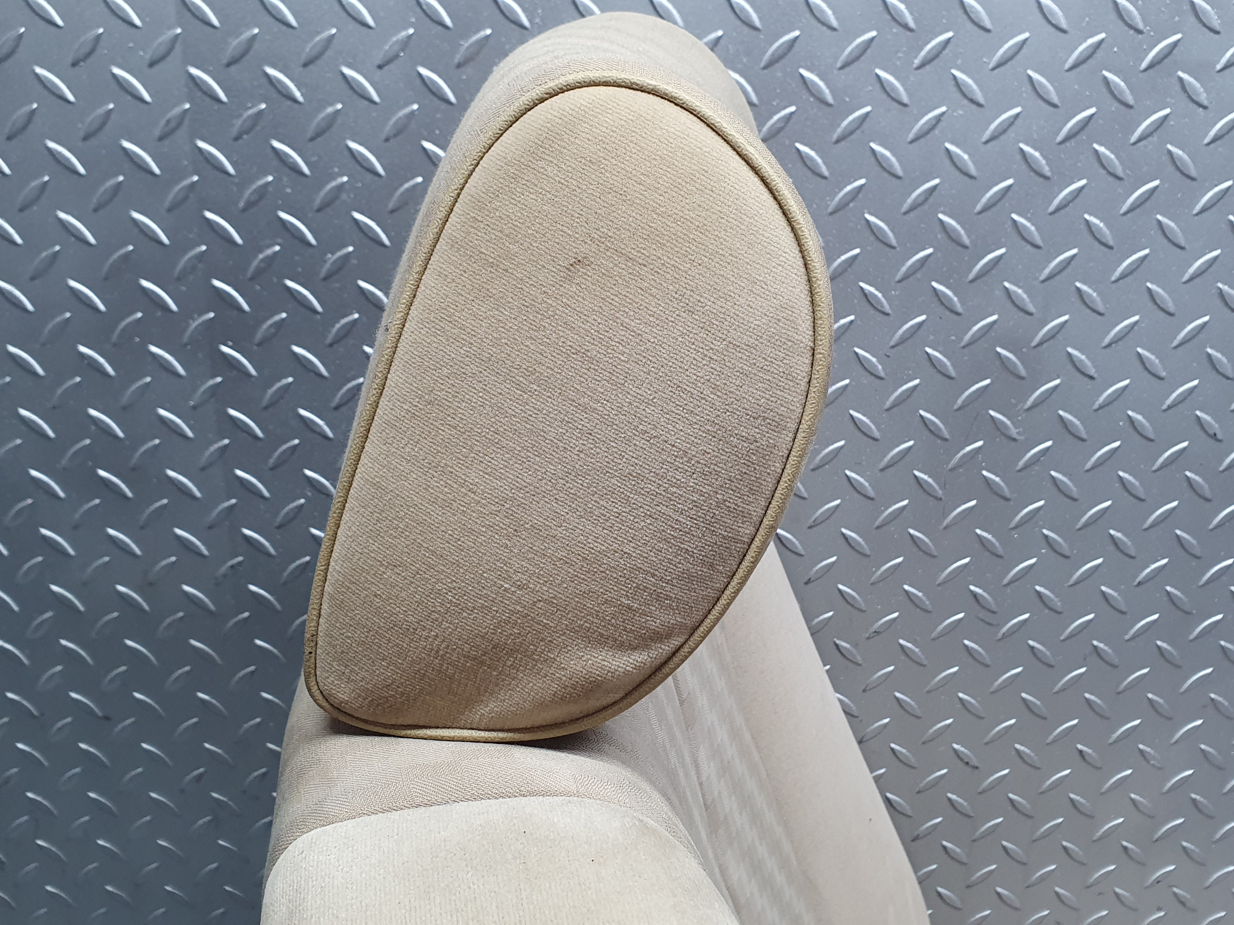 41133 Mercedes-Benz W126 300SE Front Left Seat Passenger Seat Beige 1269102950