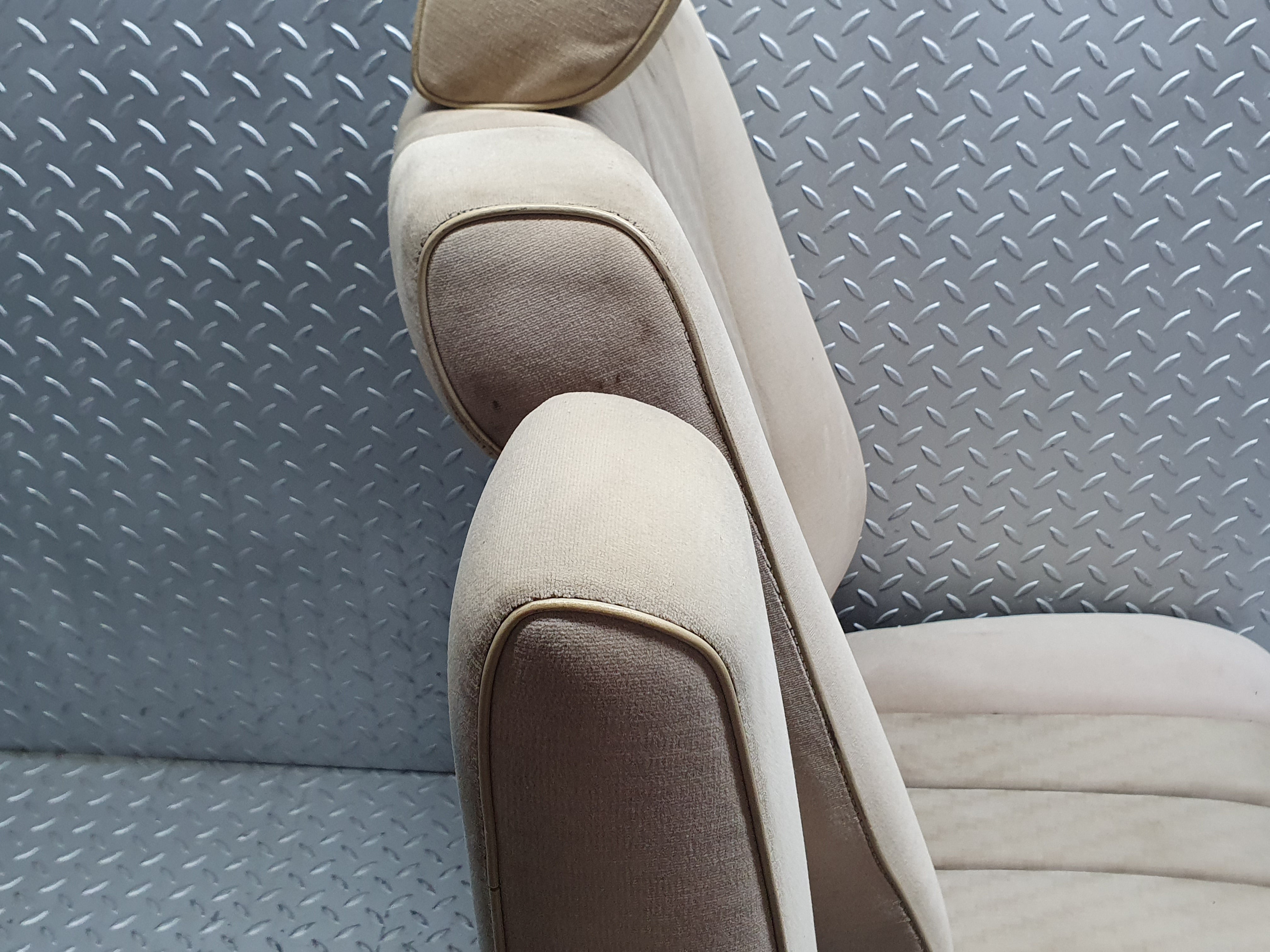 41133 Mercedes-Benz W126 300SE Front Left Seat Passenger Seat Beige 1269102950