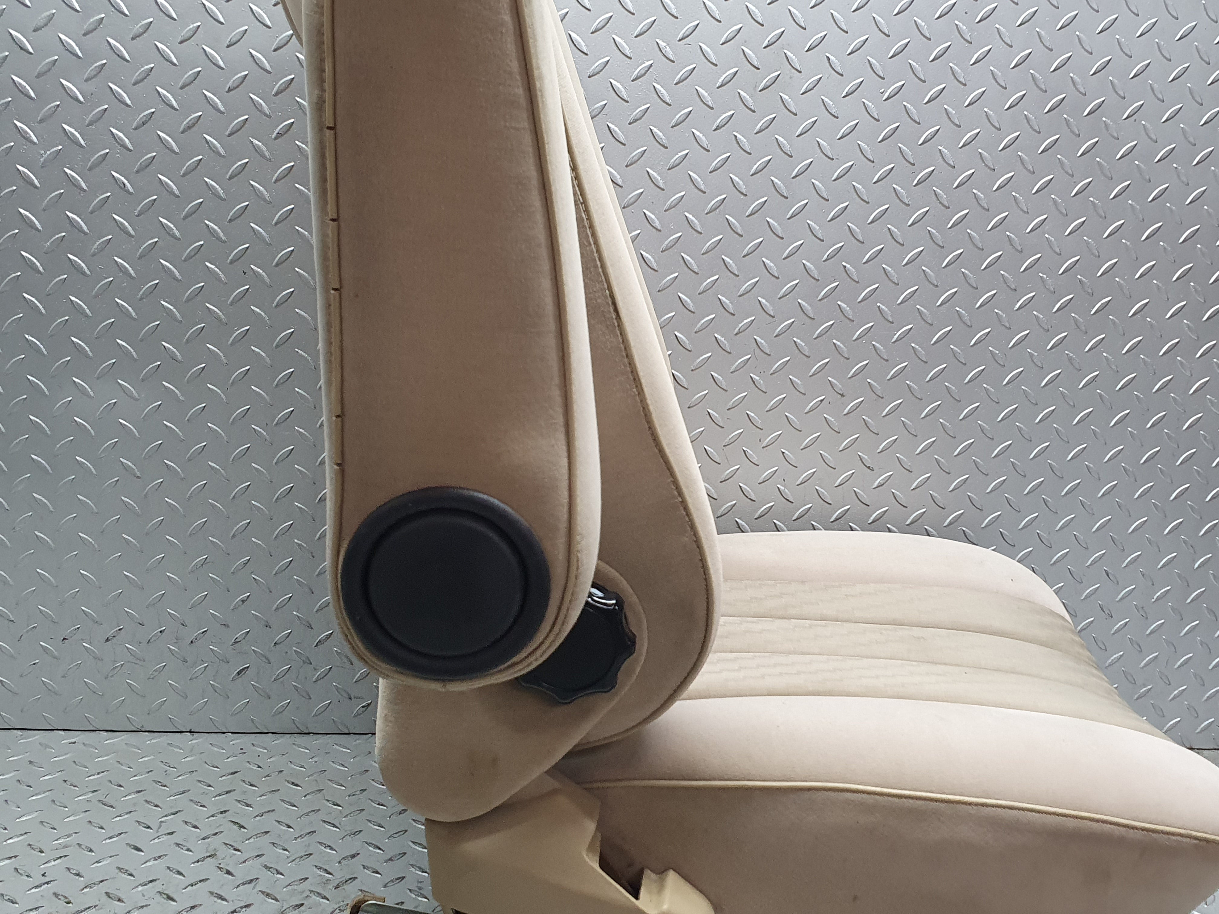 41133 Mercedes-Benz W126 300SE Front Left Seat Passenger Seat Beige 1269102950