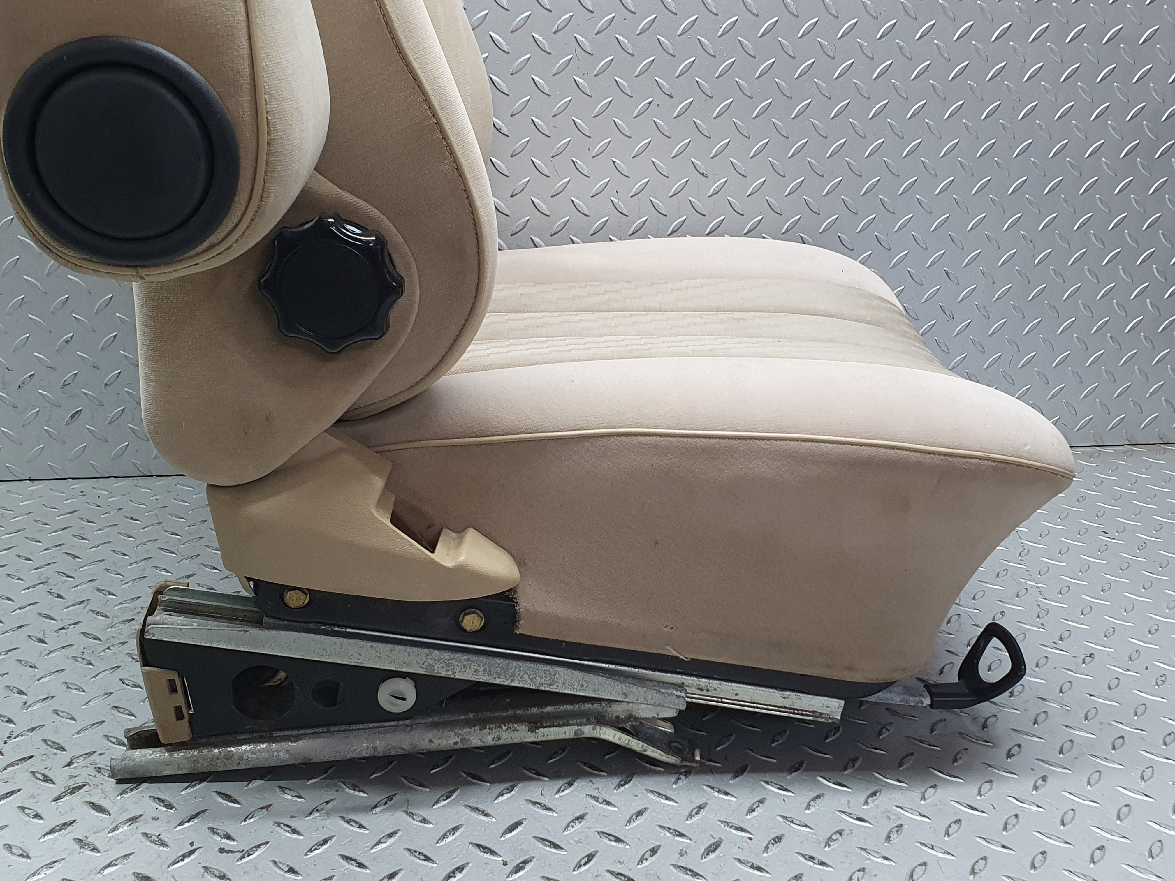 41133 Mercedes-Benz W126 300SE Front Left Seat Passenger Seat Beige 1269102950