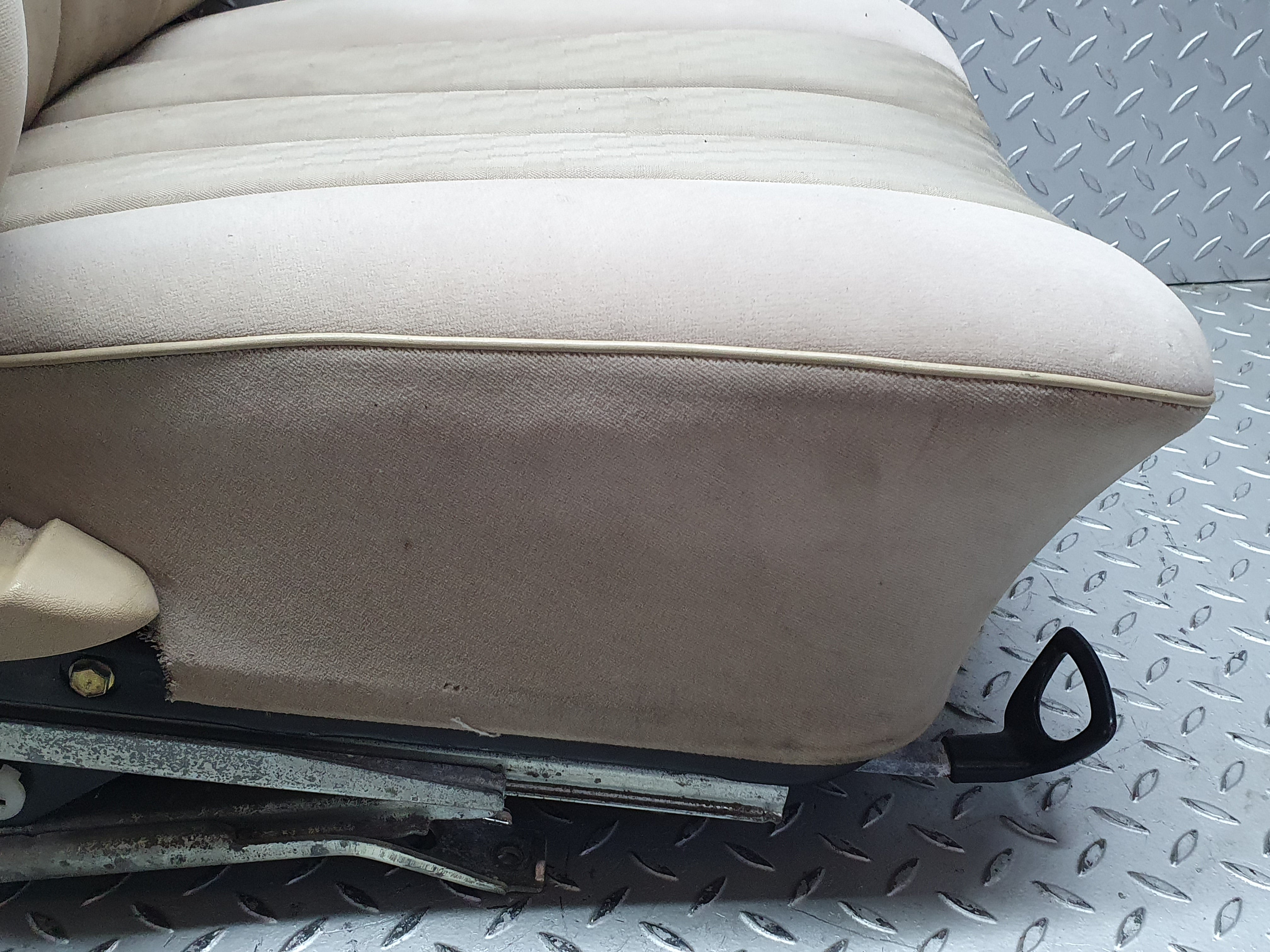 41133 Mercedes-Benz W126 300SE Front Left Seat Passenger Seat Beige 1269102950