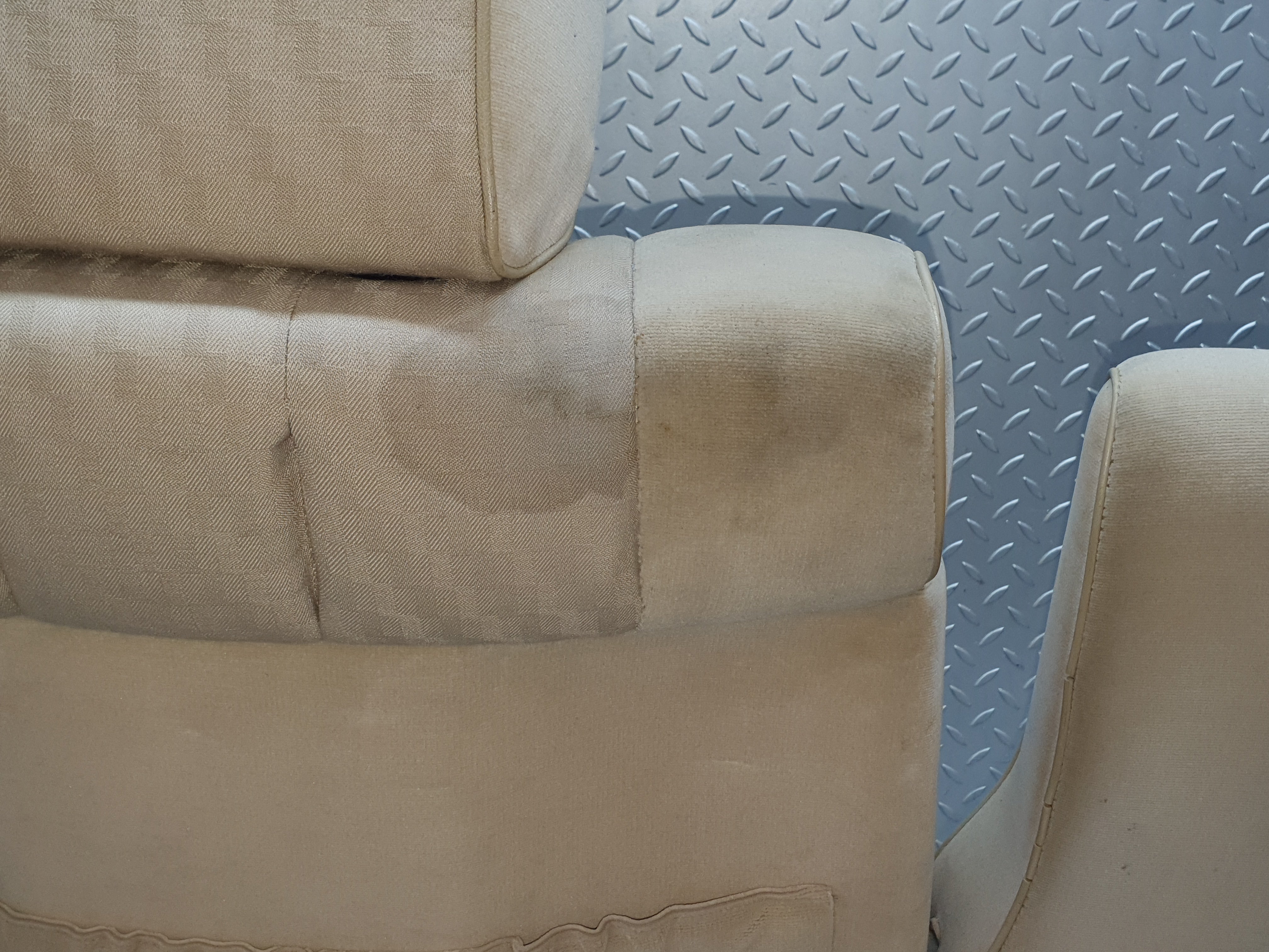 41133 Mercedes-Benz W126 300SE Front Left Seat Passenger Seat Beige 1269102950