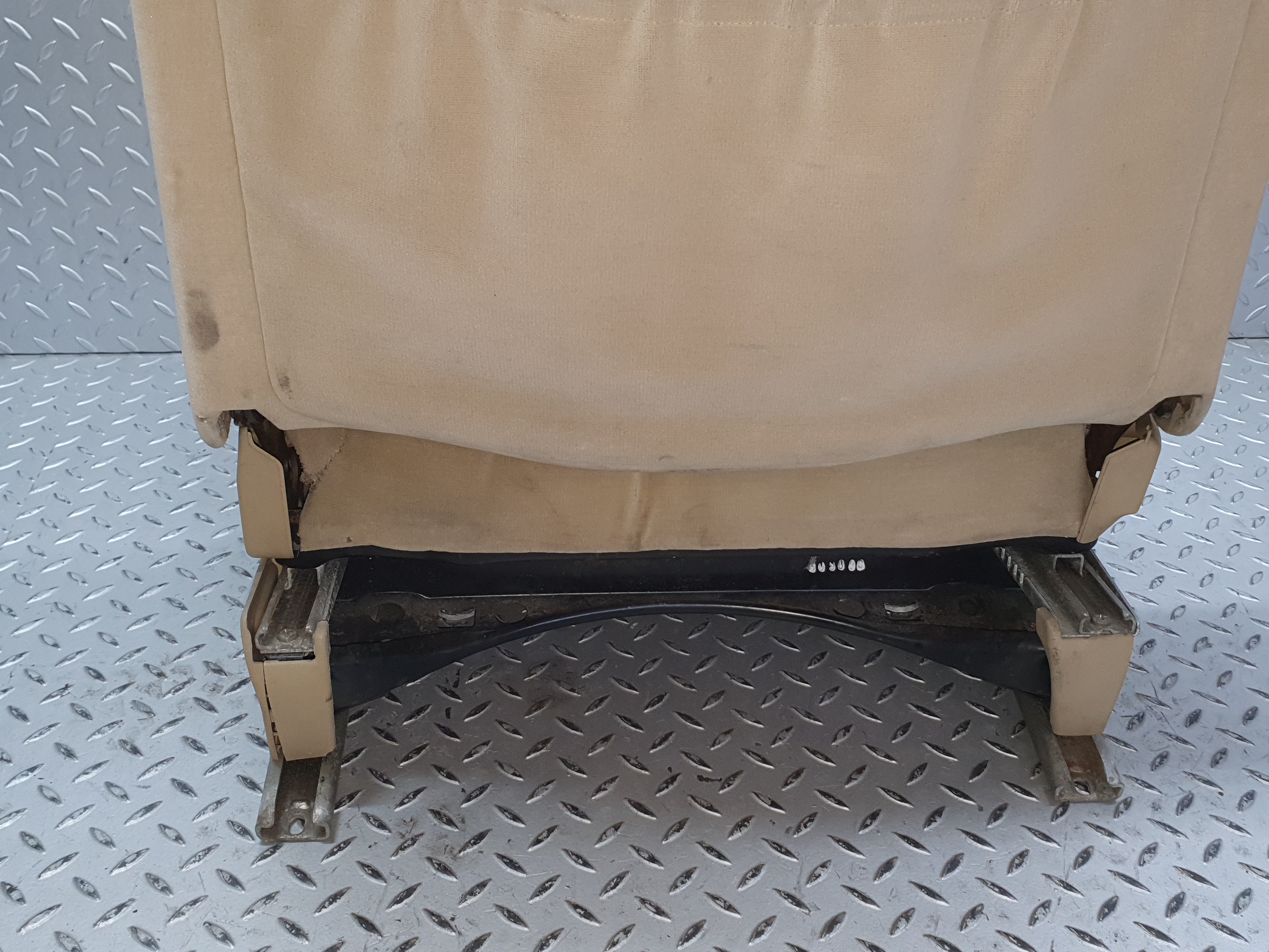 41133 Mercedes-Benz W126 300SE Front Left Seat Passenger Seat Beige 1269102950