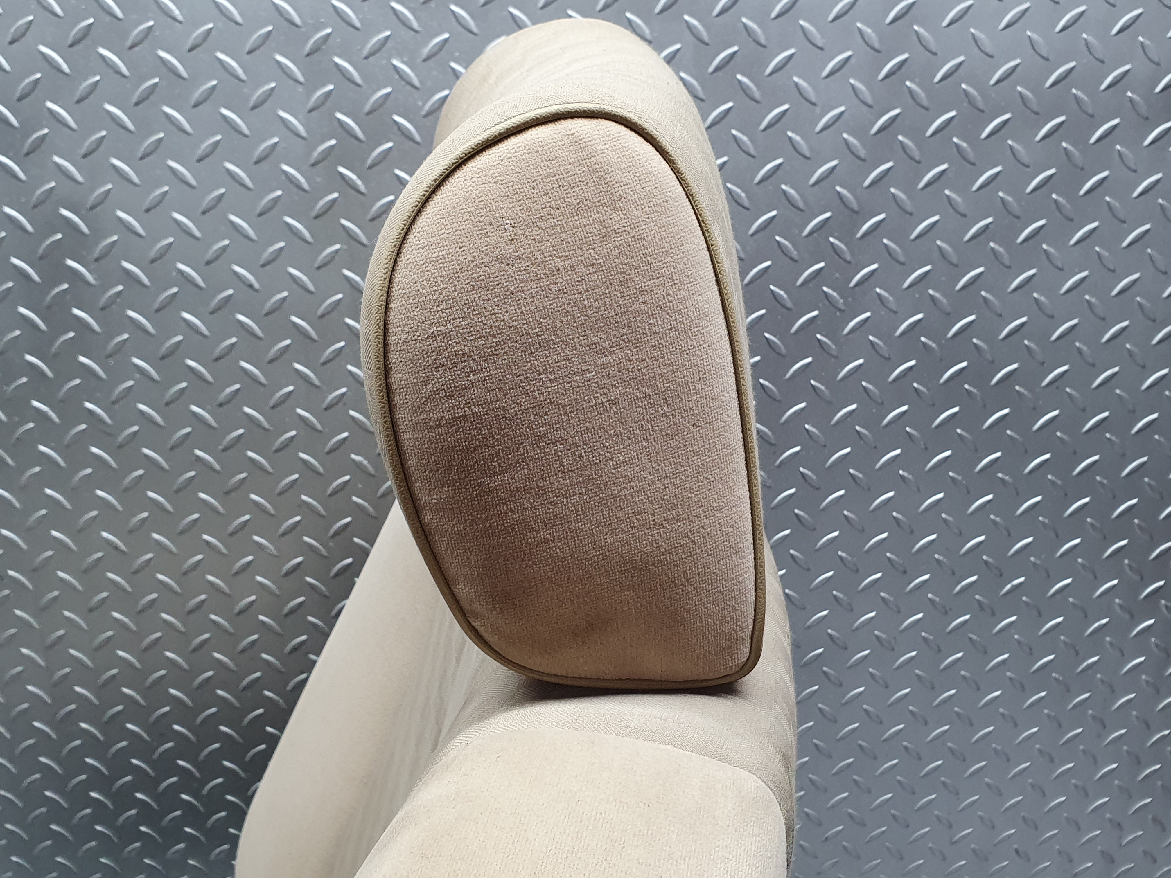 41133 Mercedes-Benz W126 300SE Front Left Seat Passenger Seat Beige 1269102950